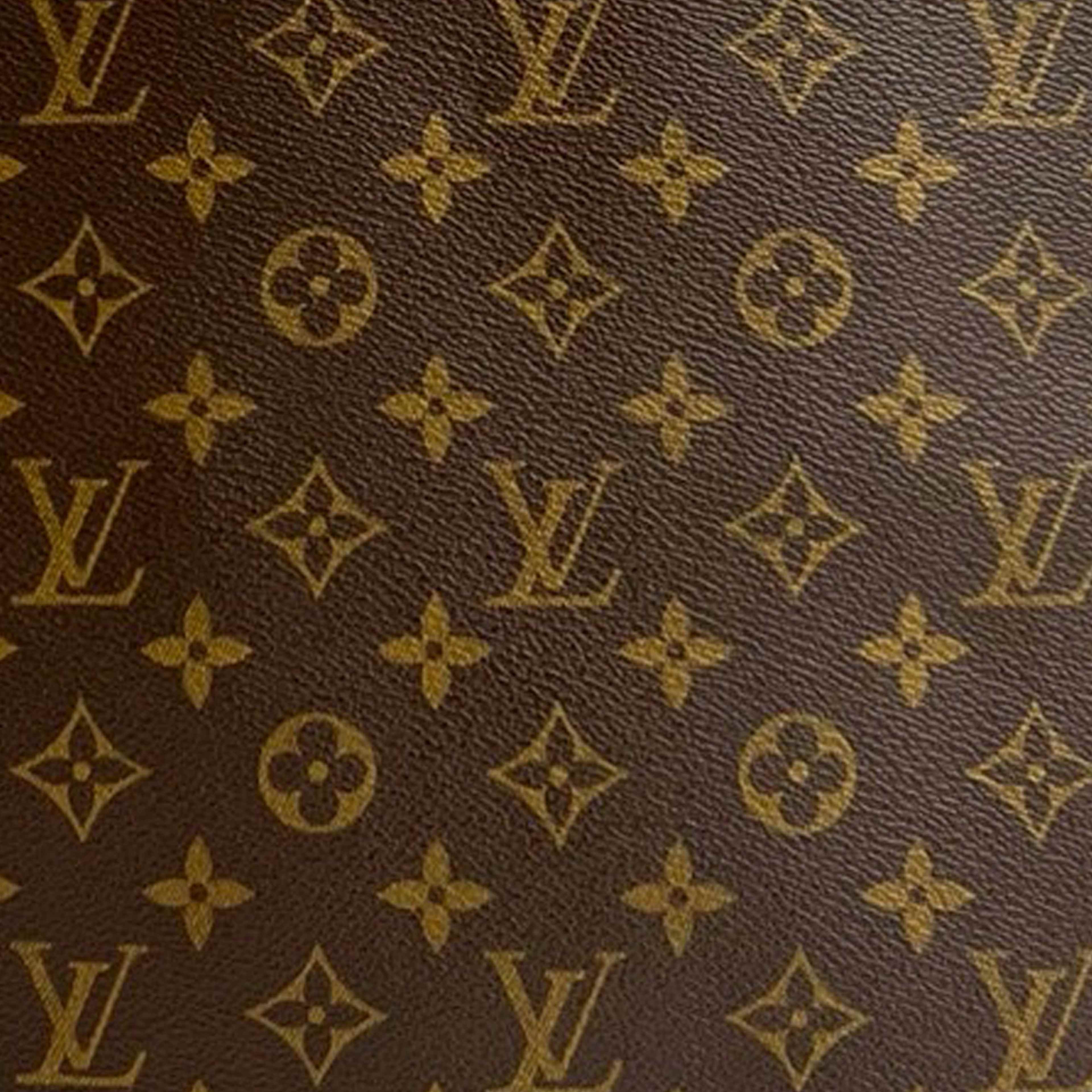 Louis Vuitton Monogram Sac Plat, från Luxclusif, i färgen brown. Klicka för att öppna bilden i stort format