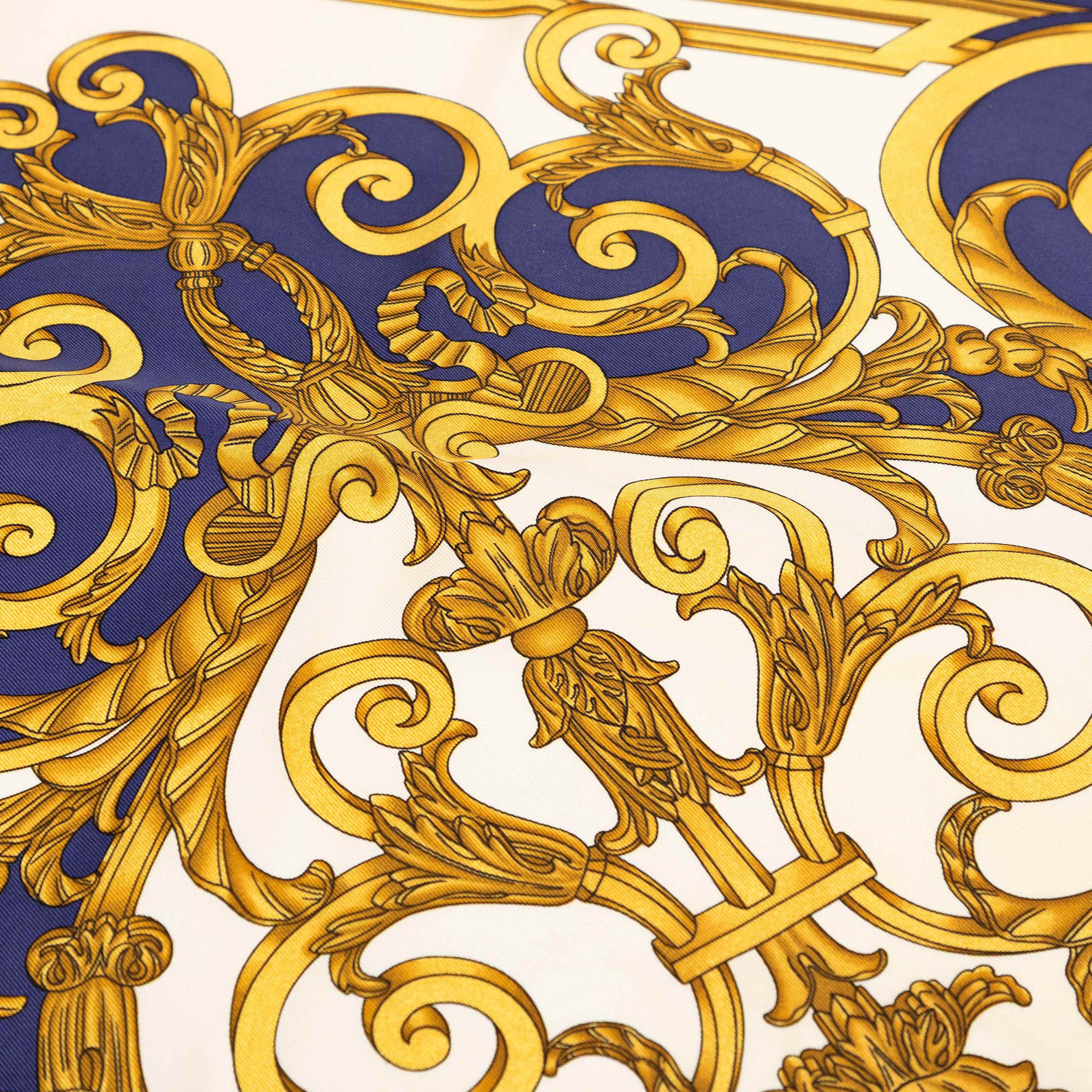 Hermès Les Tuileries Silk Scarf 90, från Luxclusif, i färgen blue. Klicka för att öppna bilden i stort format