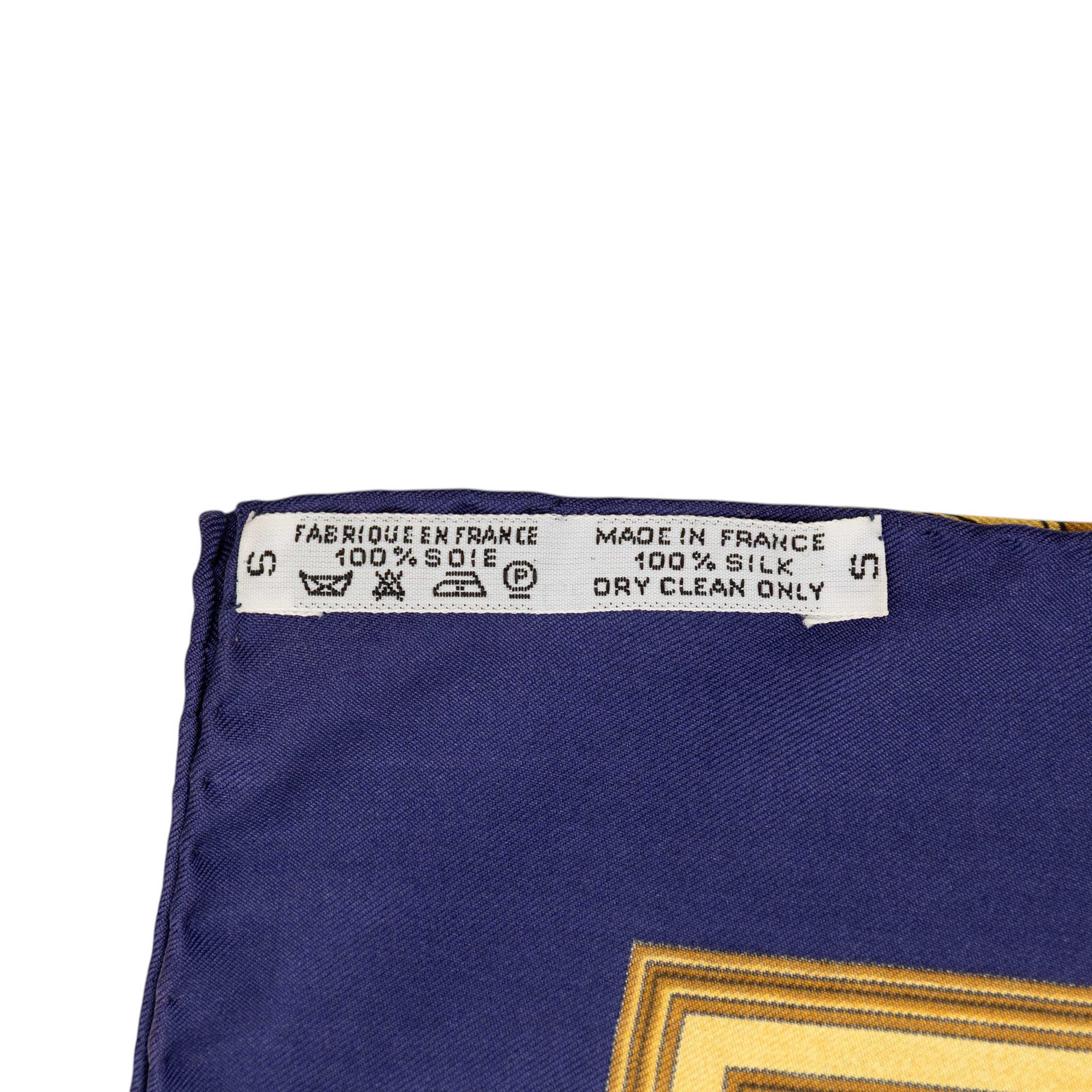 Hermès Les Tuileries Silk Scarf 90, från Luxclusif, i färgen blue. Klicka för att öppna bilden i stort format