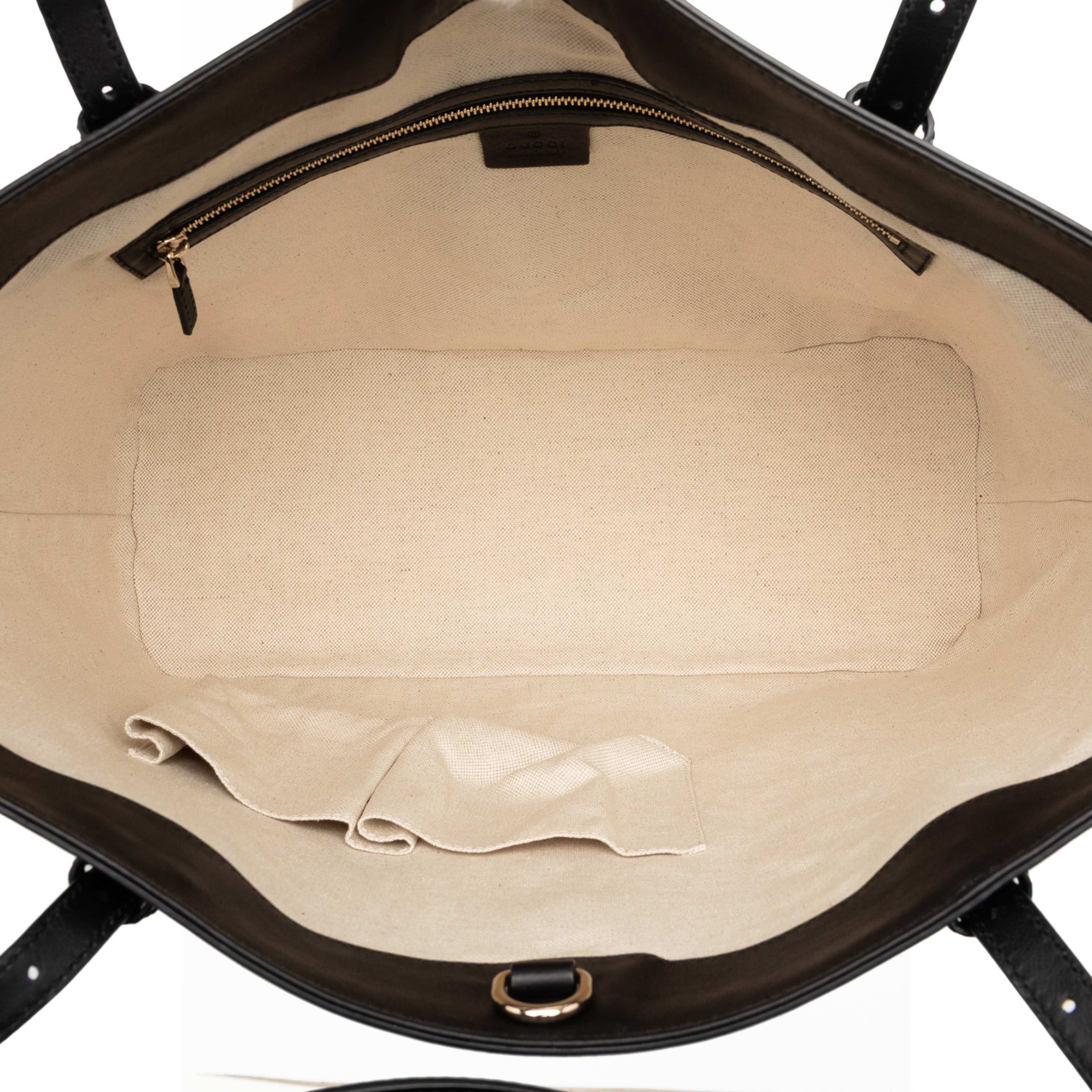 Gucci Microguccissima Patent Nice Tote, från Luxclusif, i färgen black. Klicka för att öppna bilden i stort format