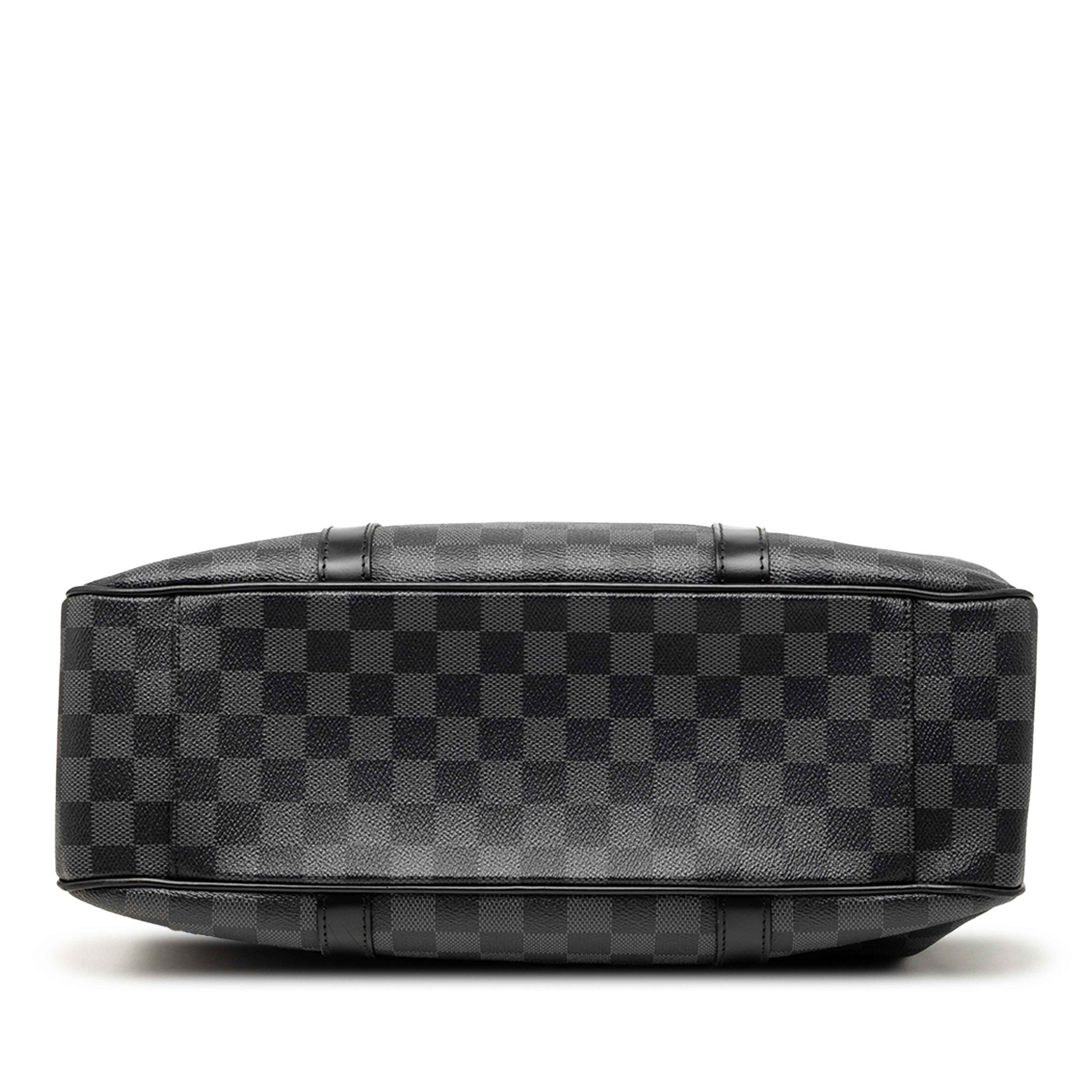 Louis Vuitton Damier Graphite Tadao, från Luxclusif, i färgen svart. Klicka för att öppna bilden i stort format