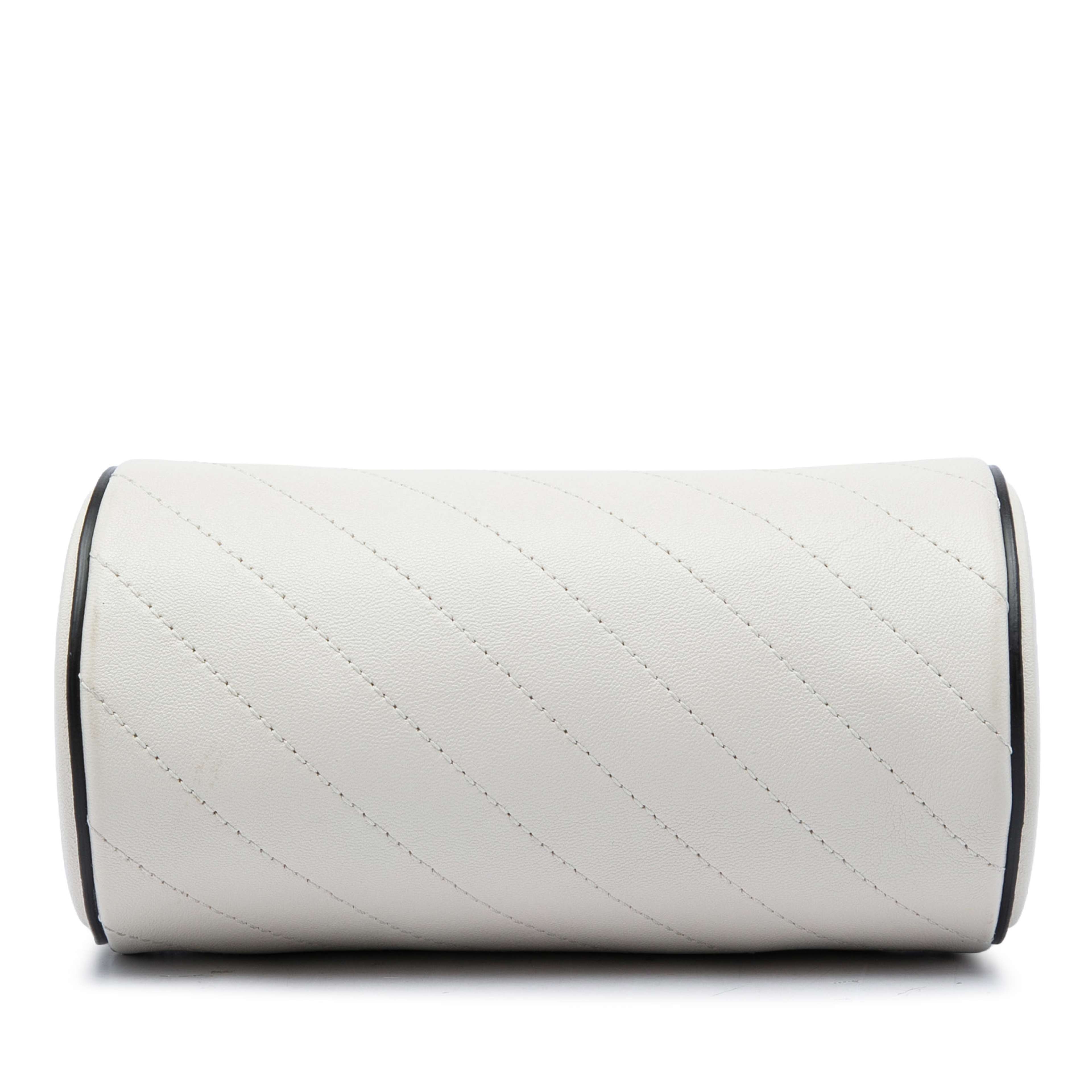 Gucci Mini Calfskin Blondie Barrel Shoulder Bag, från Luxclusif, i färgen vit. Klicka för att öppna bilden i stort format