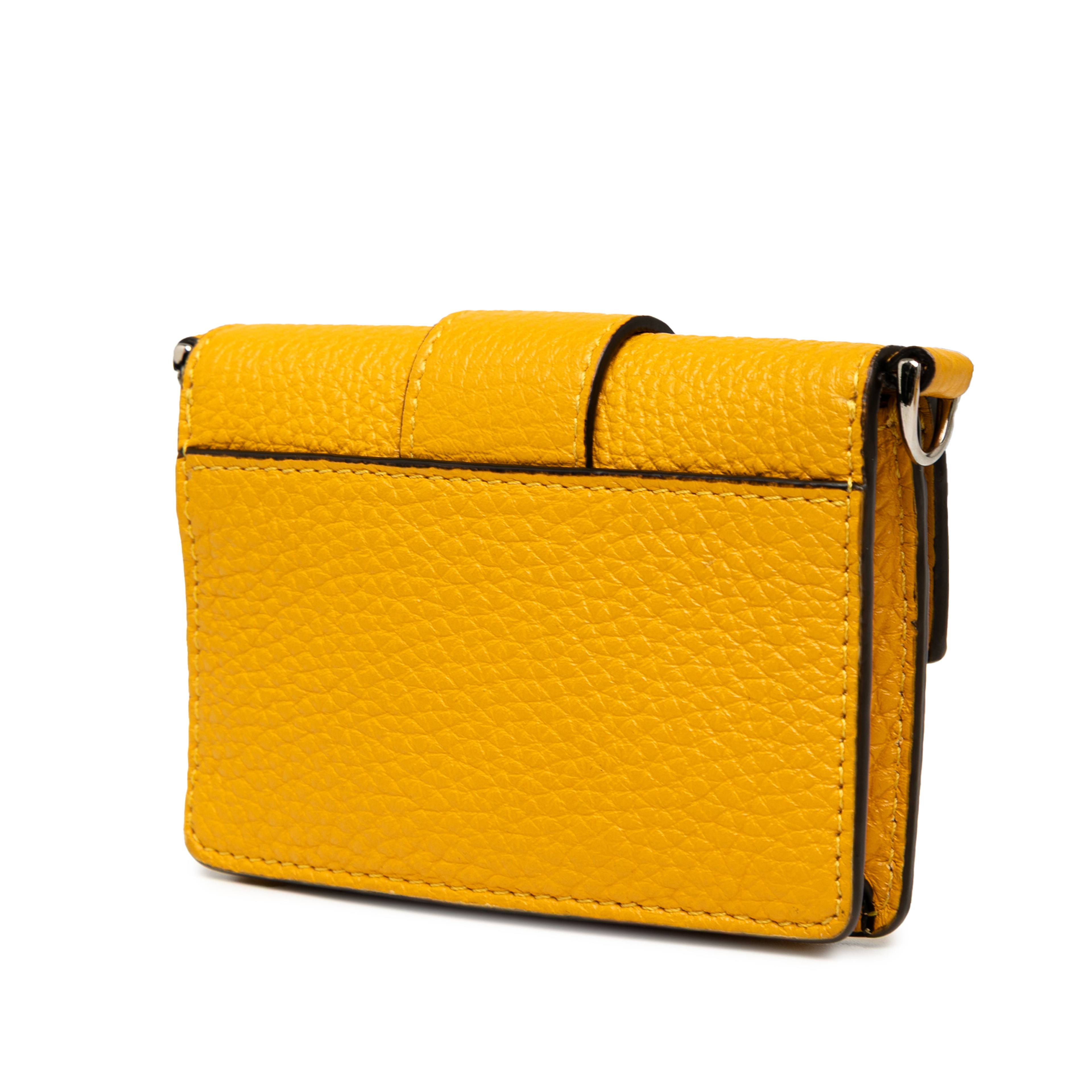 Fendi Micro Leather Flat Baguette Crossbody, från Luxclusif, i färgen yellow. Klicka för att öppna bilden i stort format