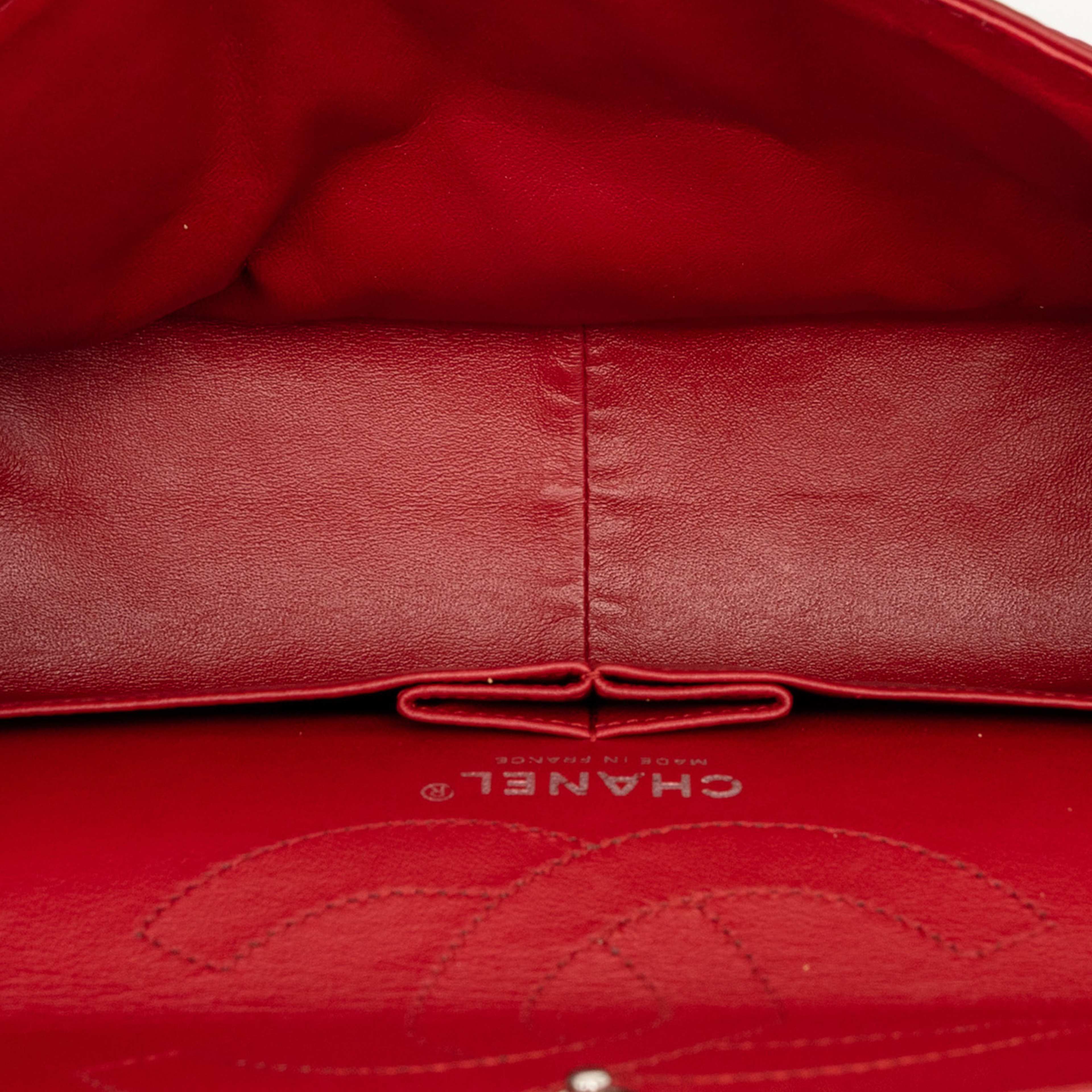 Chanel Quilted Aged Calfskin Reissue 2.55 Double Flap 226, från Luxclusif, i färgen red. Klicka för att öppna bilden i stort format