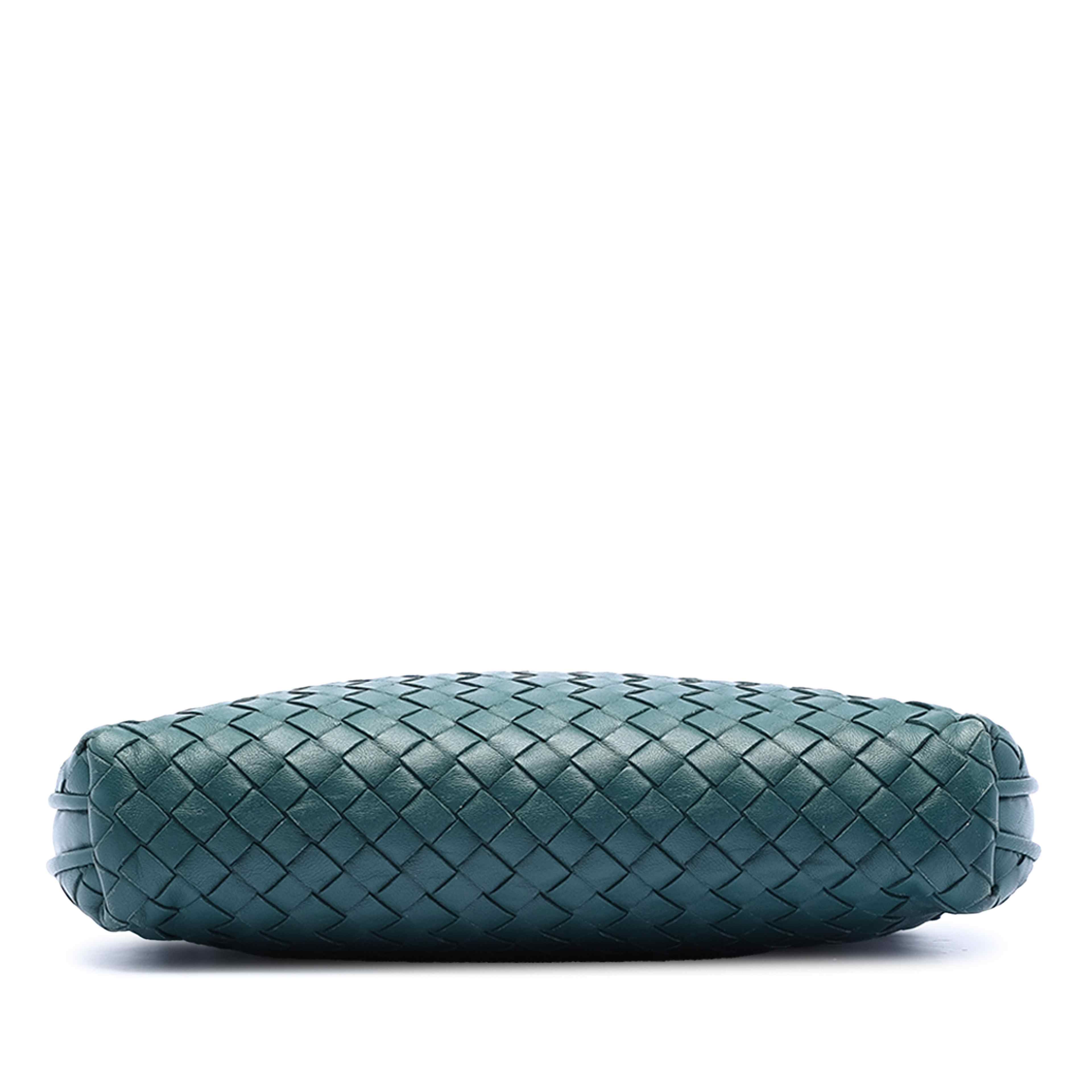 Bottega Veneta Nappa Intrecciato Nodini Crossbody, från Luxclusif, i färgen blå. Klicka för att öppna bilden i stort format