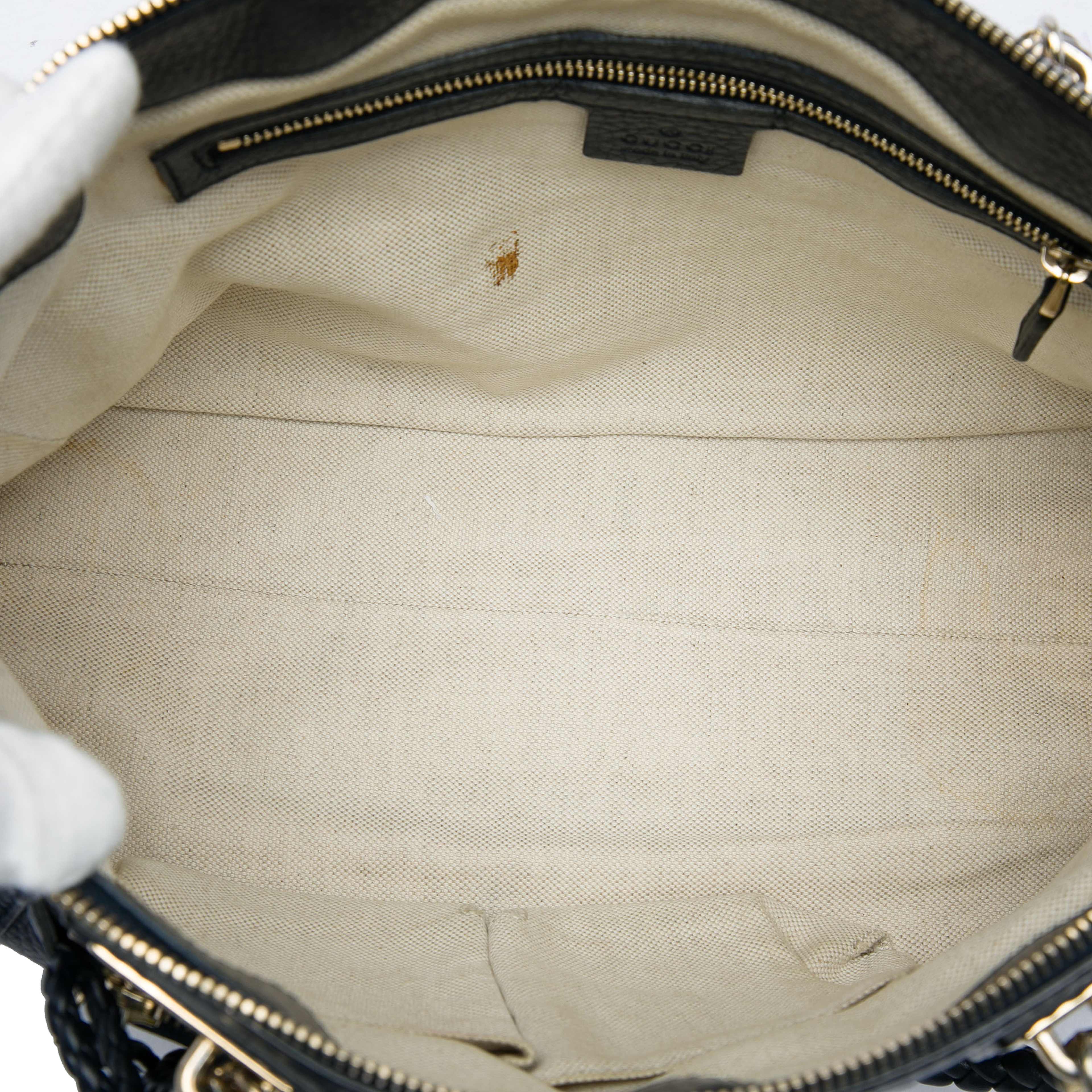 Gucci Pebbled Calfskin Bella Satchel, från Luxclusif, i färgen svart. Klicka för att öppna bilden i stort format
