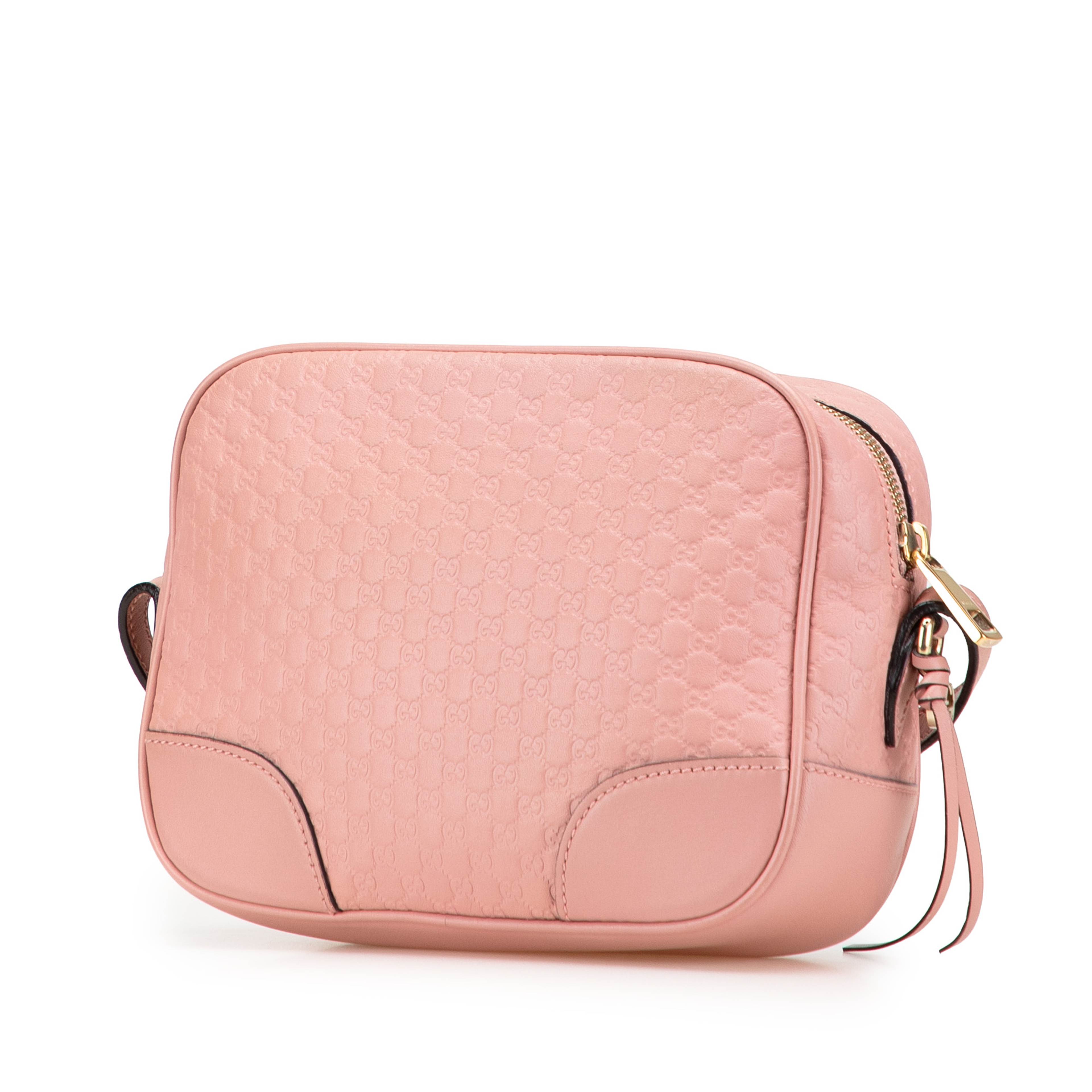Gucci Microguccissima Bree Crossbody, från Luxclusif, i färgen rosa. Klicka för att öppna bilden i stort format