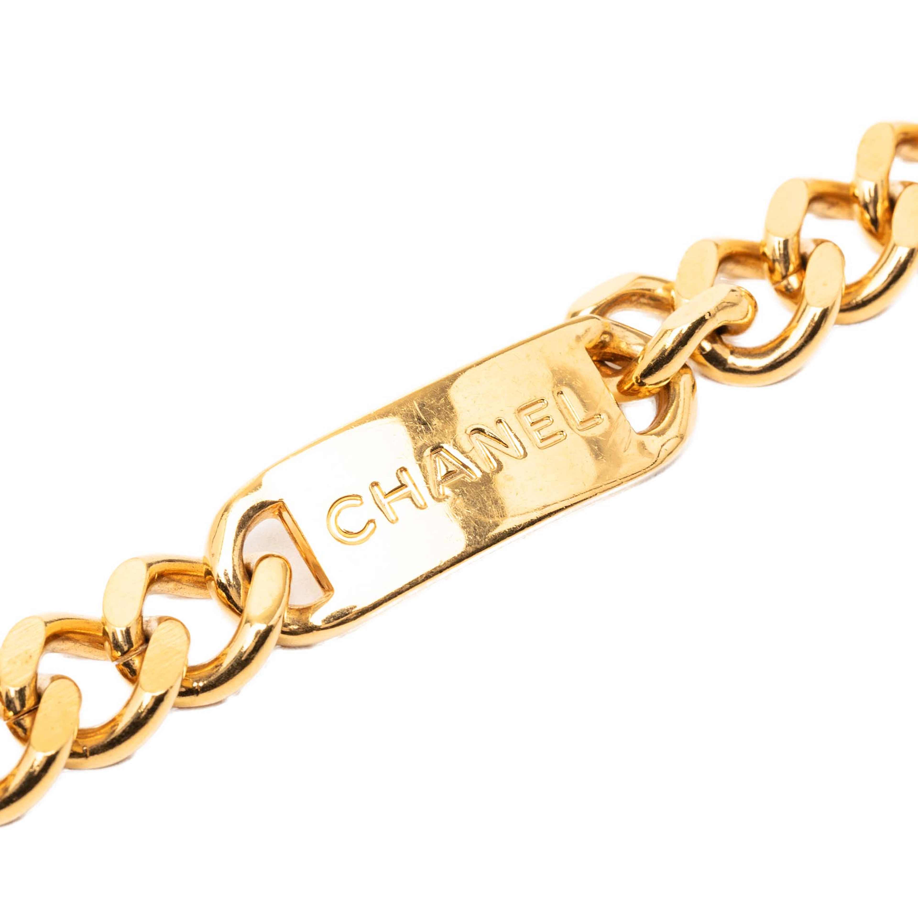 Chanel Cc Medallion Chain-link Belt, från Luxclusif, i färgen gold. Klicka för att öppna bilden i stort format
