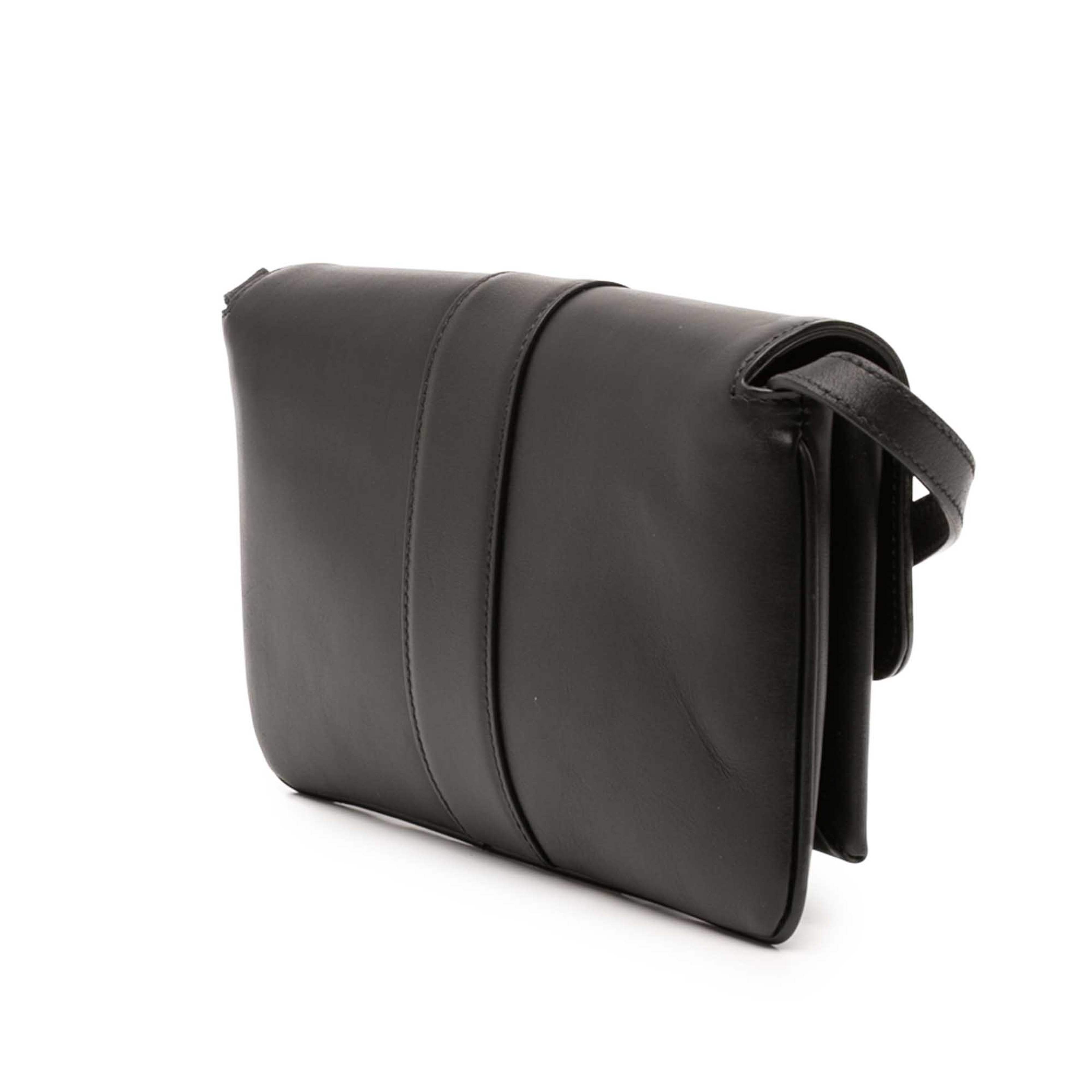 Gucci Small Calfskin Arli Crossbody, från Luxclusif, i färgen svart. Klicka för att öppna bilden i stort format