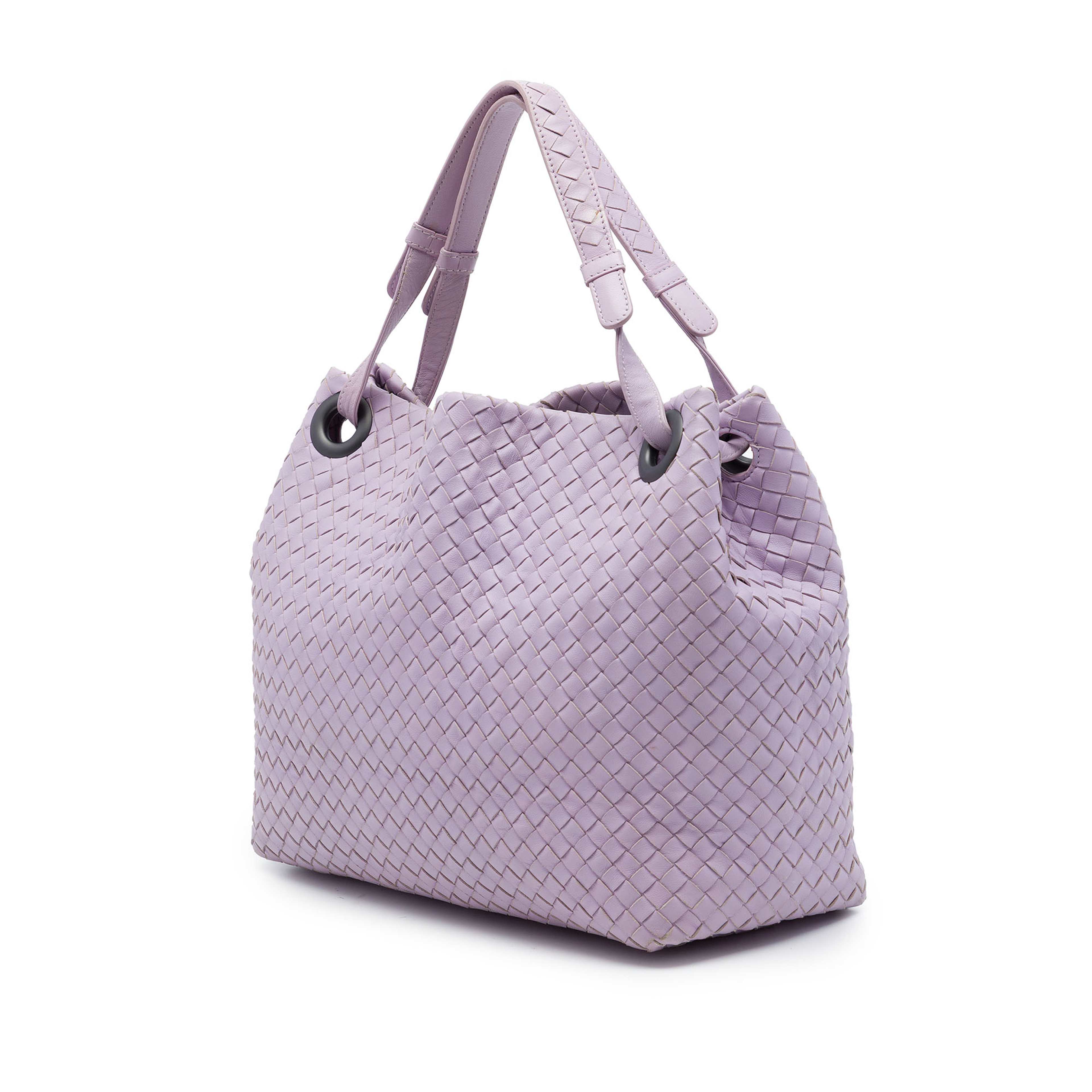 Bottega Veneta Medium Nappa Intrecciato Garda Tote, från Luxclusif, i färgen purpur. Klicka för att öppna bilden i stort format