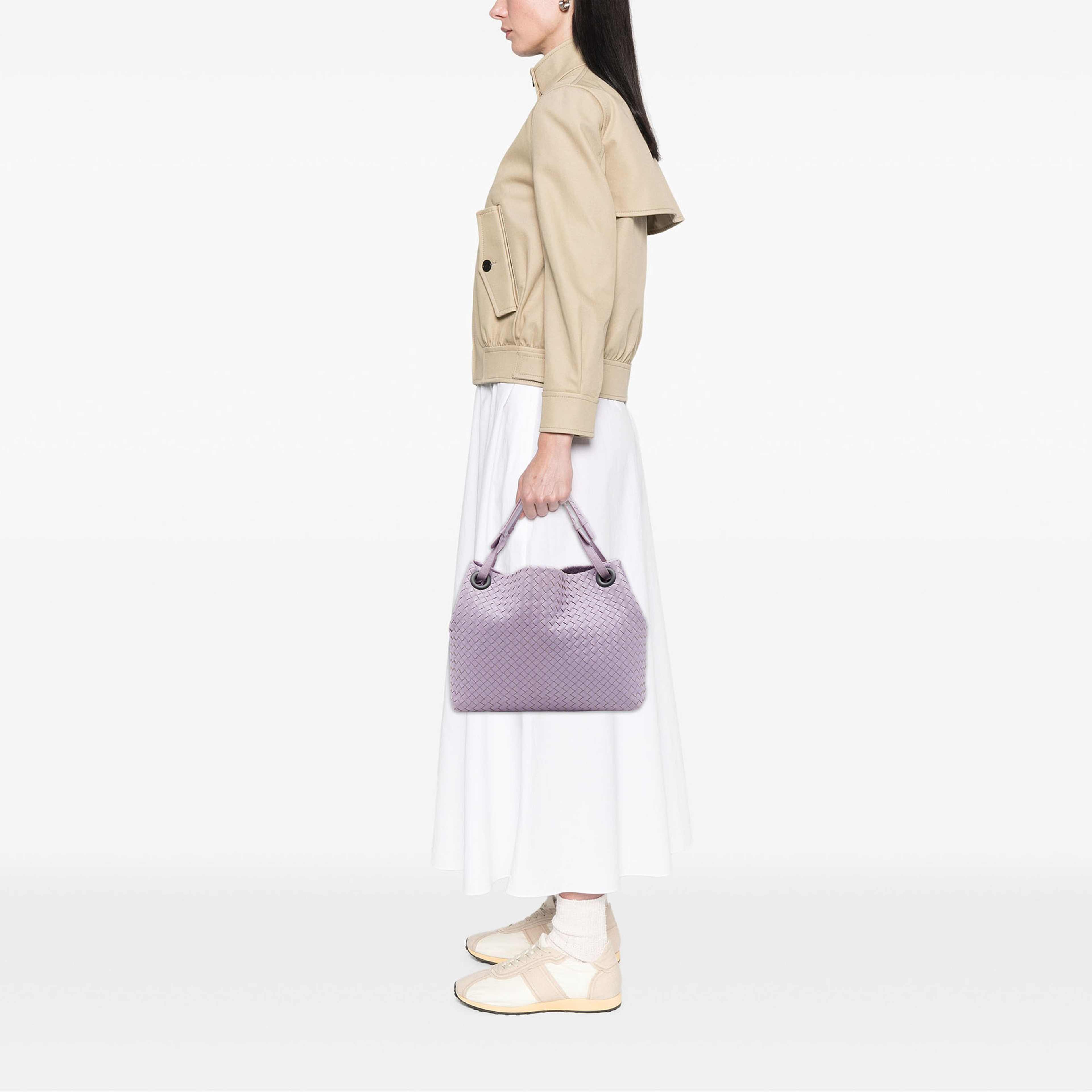 Bottega Veneta Medium Nappa Intrecciato Garda Tote, från Luxclusif, i färgen purpur. Klicka för att öppna bilden i stort format