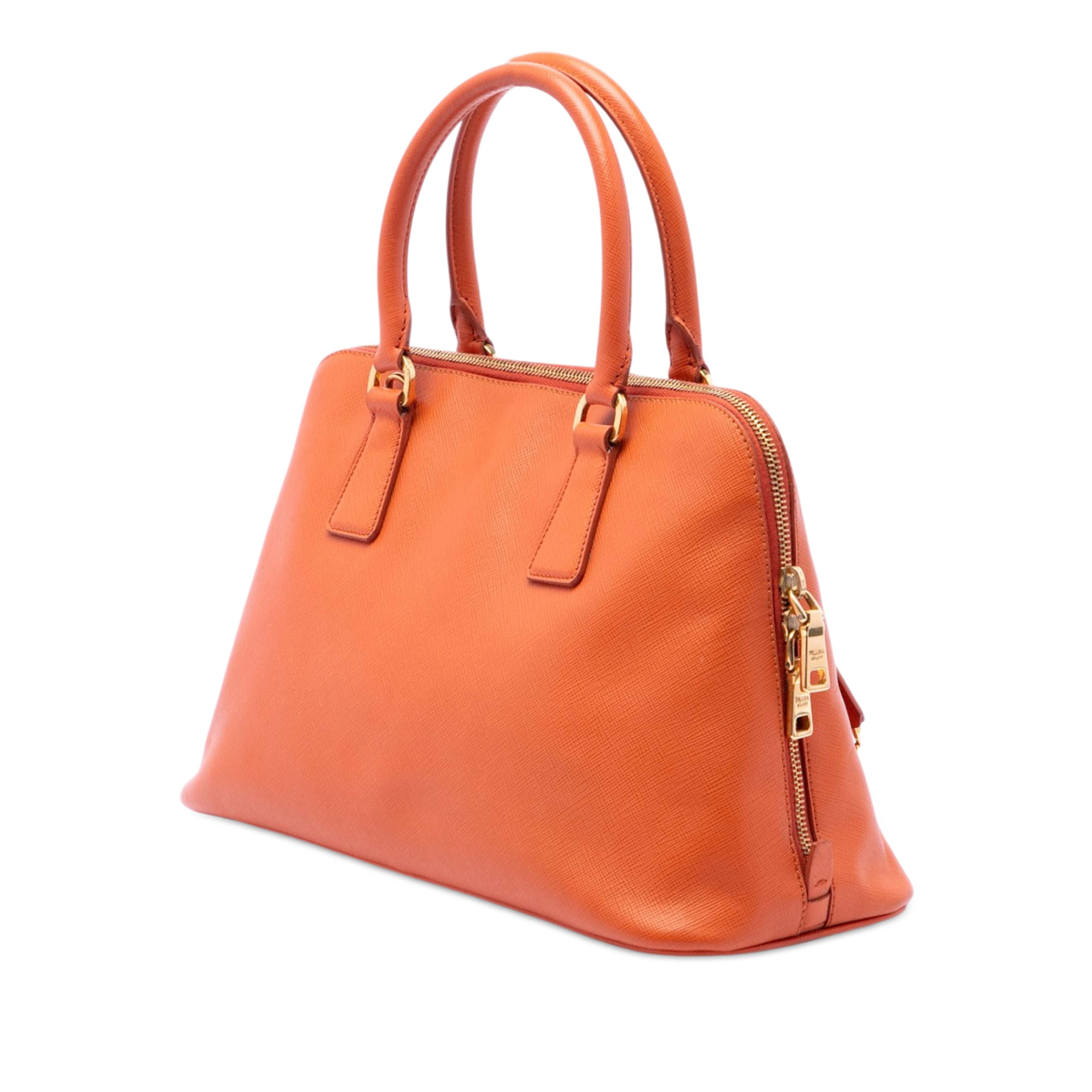 Prada Medium Saffiano Lux Promenade Satchel, från Luxclusif, i färgen orange. Klicka för att öppna bilden i stort format