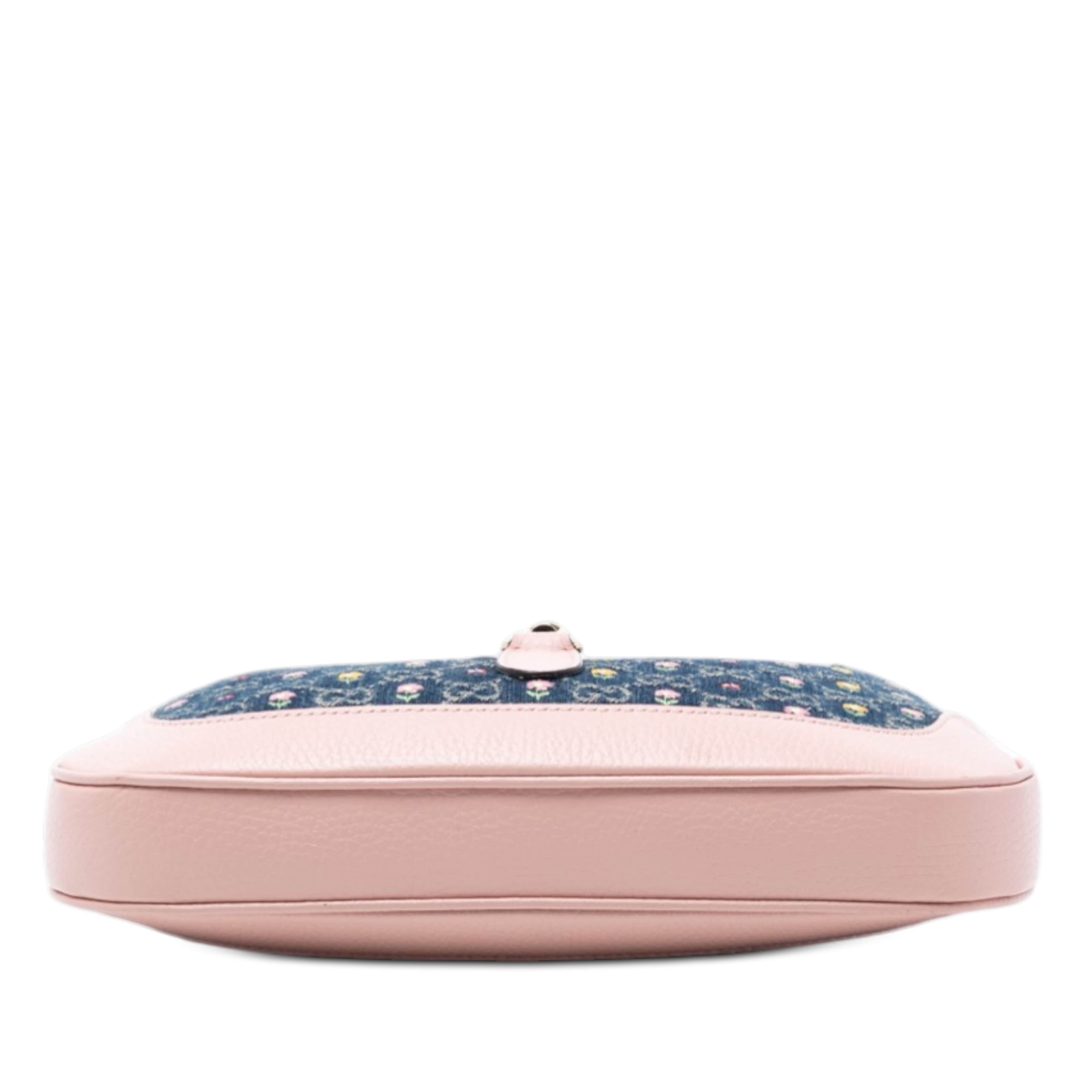 Gucci Limited Edition Small Gg Denim Embroidered Floral Jackie 1961 Crossbody, från Luxclusif, i färgen dark blue. Klicka för att öppna bilden i stort format