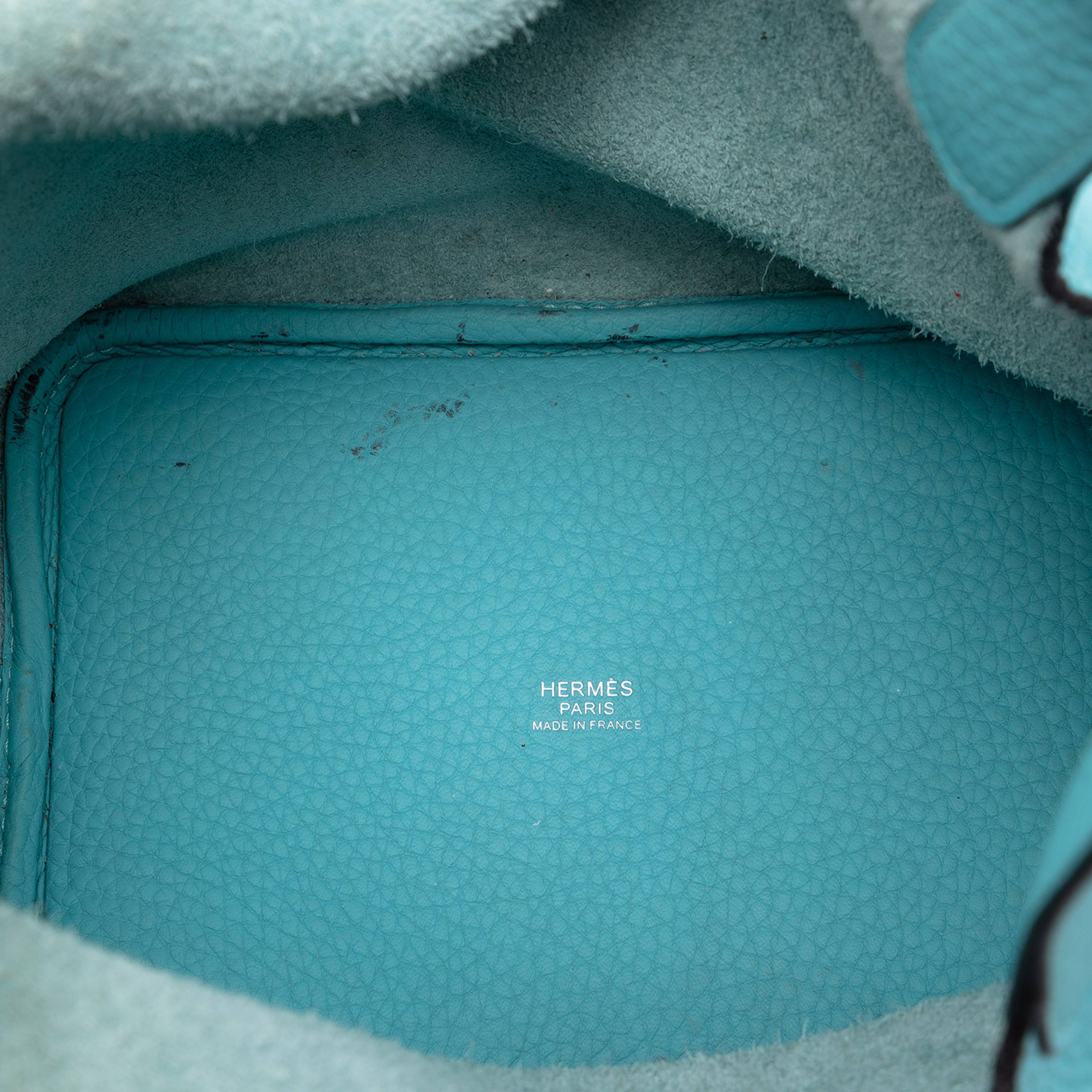 Hermès Clemence Picotin Lock 18, från Luxclusif, i färgen light blue. Klicka för att öppna bilden i stort format