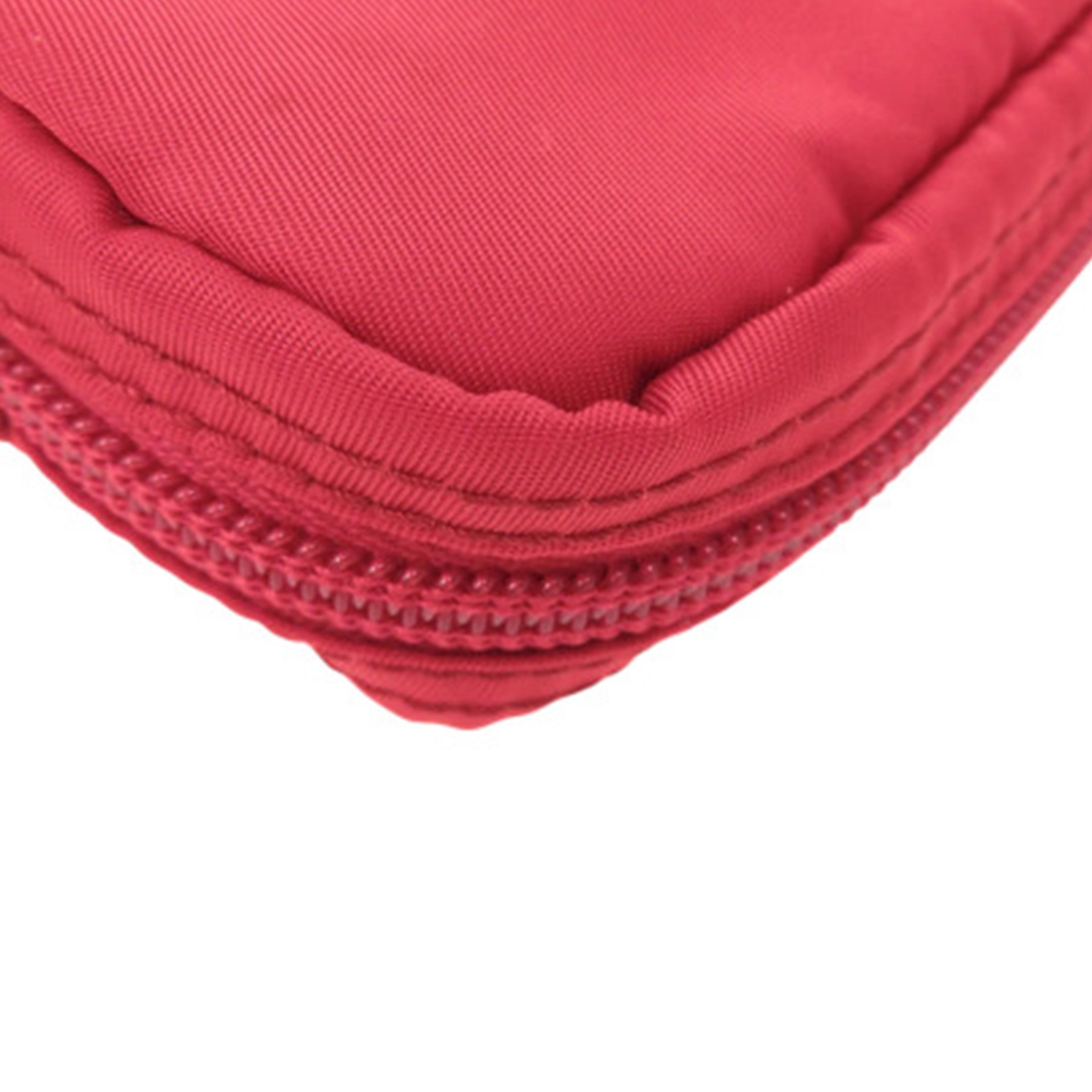 Prada Tessuto Cosmetic Pouch, från Luxclusif, i färgen röd. Klicka för att öppna bilden i stort format