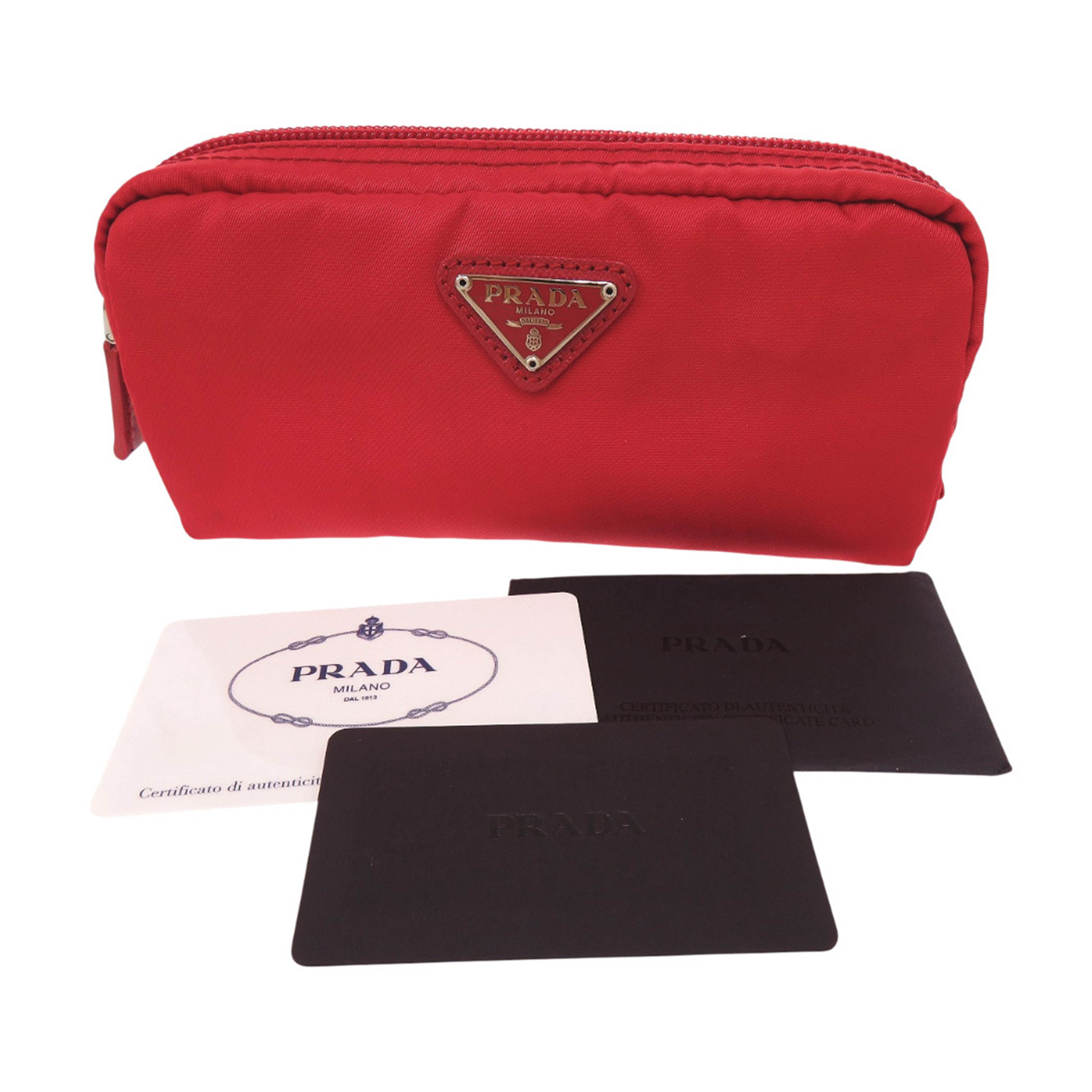 Prada Tessuto Cosmetic Pouch, från Luxclusif, i färgen röd. Klicka för att öppna bilden i stort format