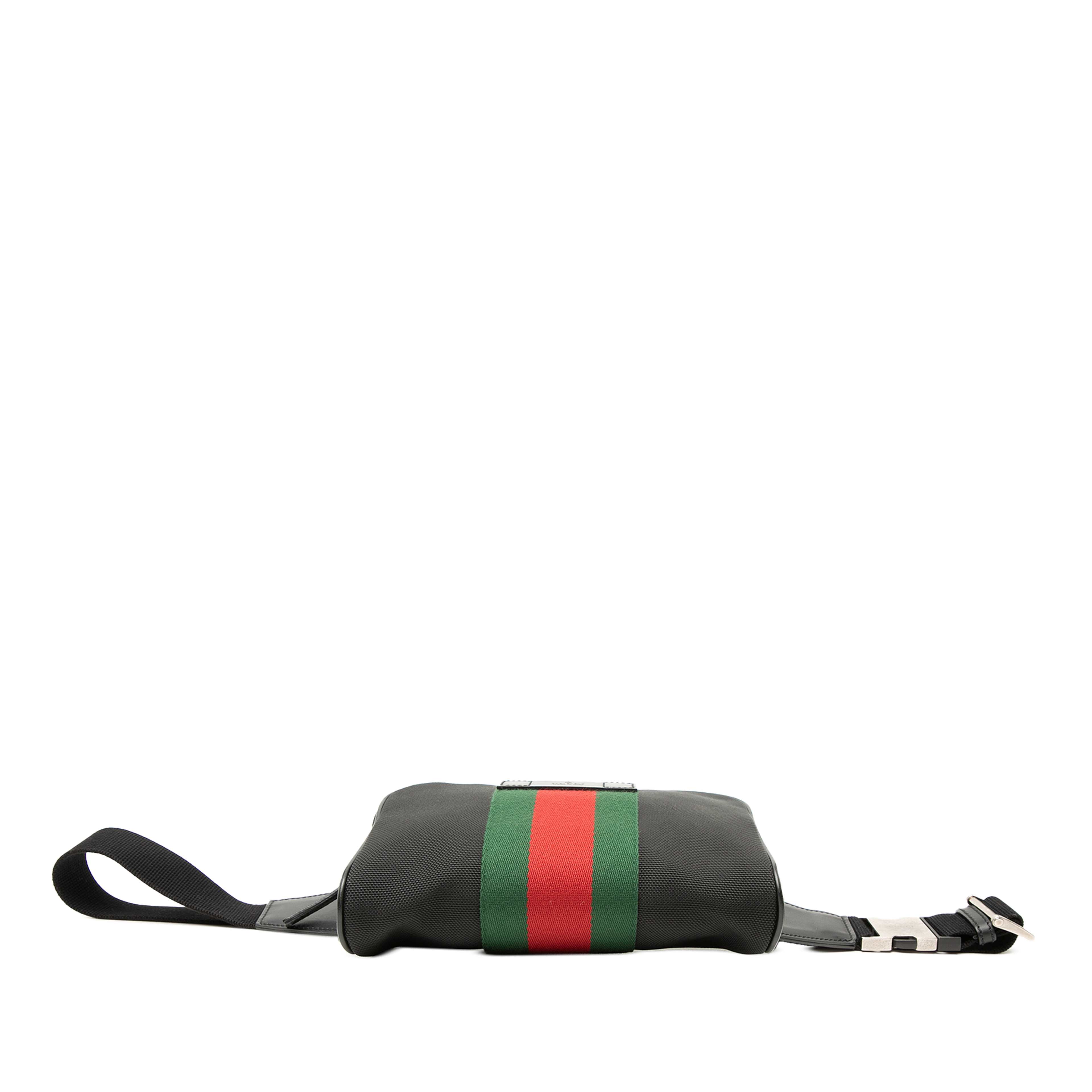 Gucci Canvas Techno Web Belt Bag, från Luxclusif, i färgen black. Klicka för att öppna bilden i stort format