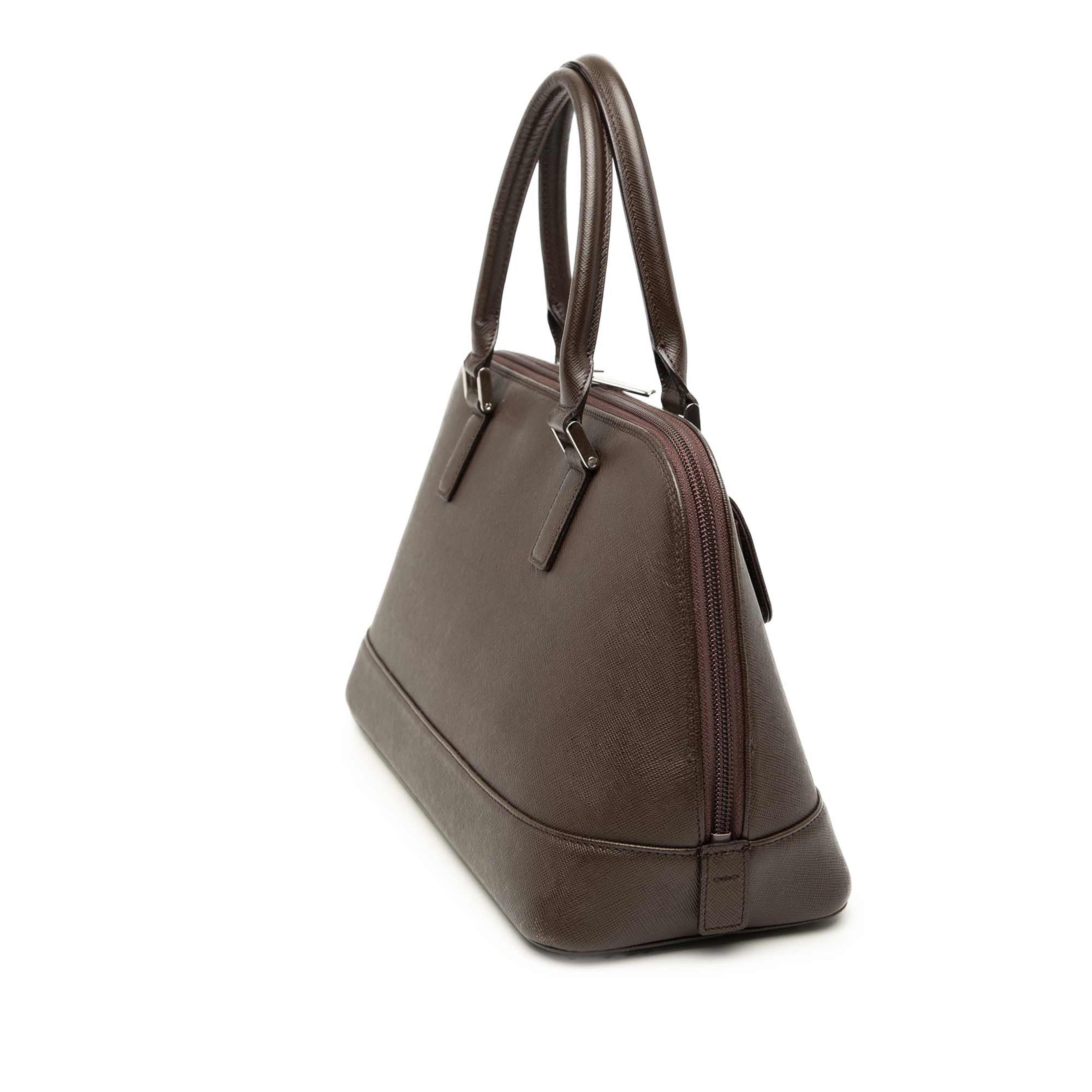 Burberry Leather Front Pocket Handbag, från Luxclusif, i färgen dark brown. Klicka för att öppna bilden i stort format