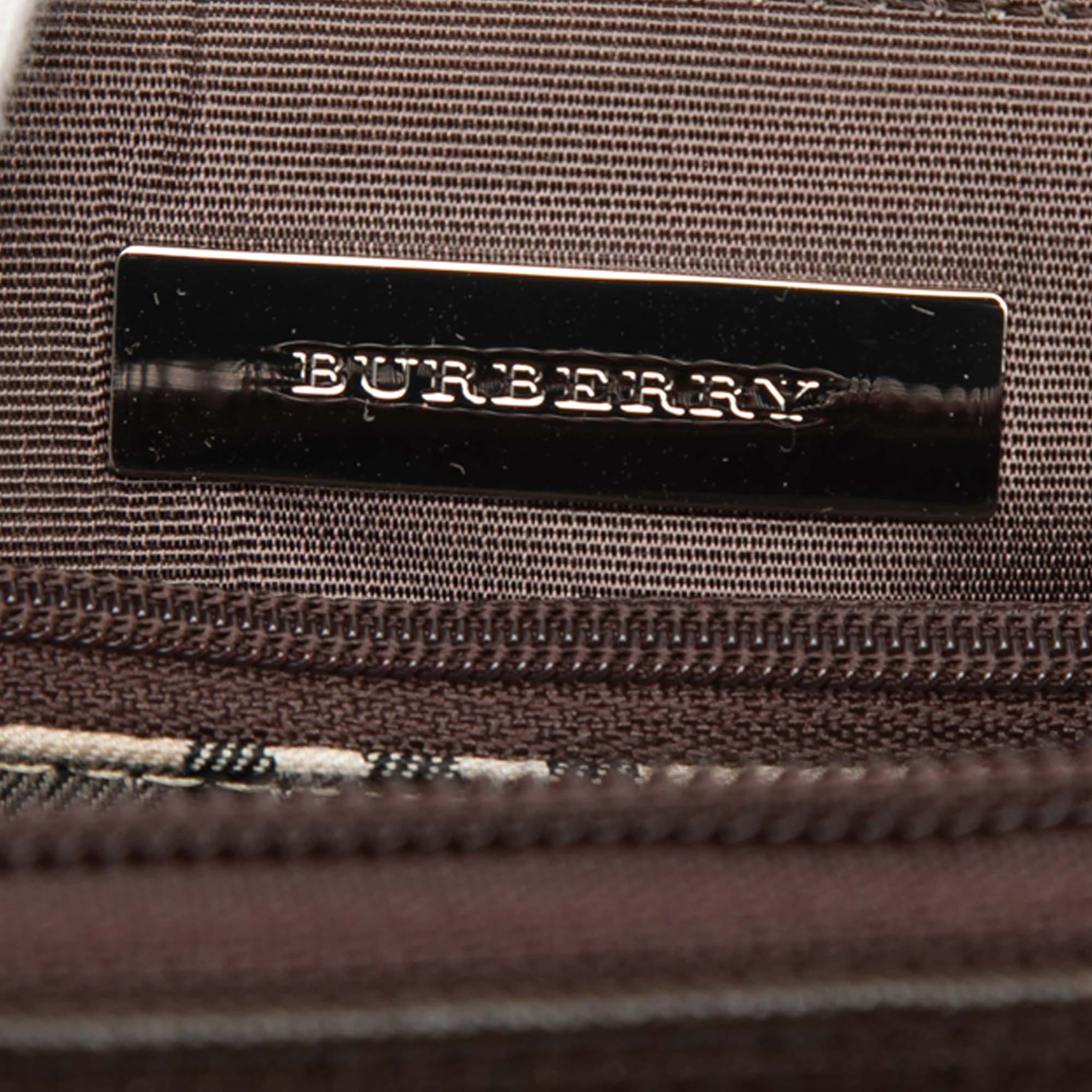 Burberry Leather Front Pocket Handbag, från Luxclusif, i färgen dark brown. Klicka för att öppna bilden i stort format