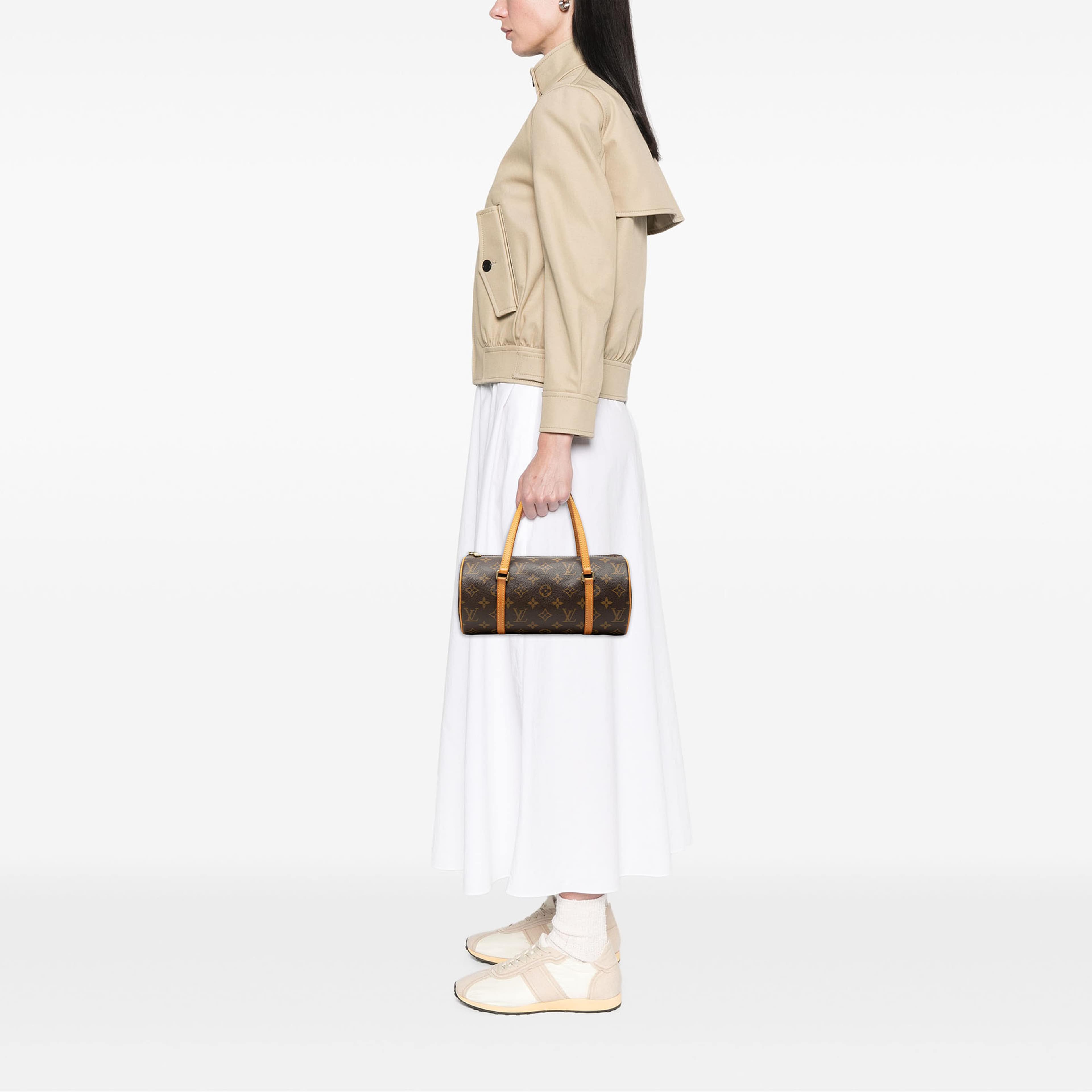 Louis Vuitton Monogram Papillon 28, från Luxclusif, i färgen brun. Klicka för att öppna bilden i stort format