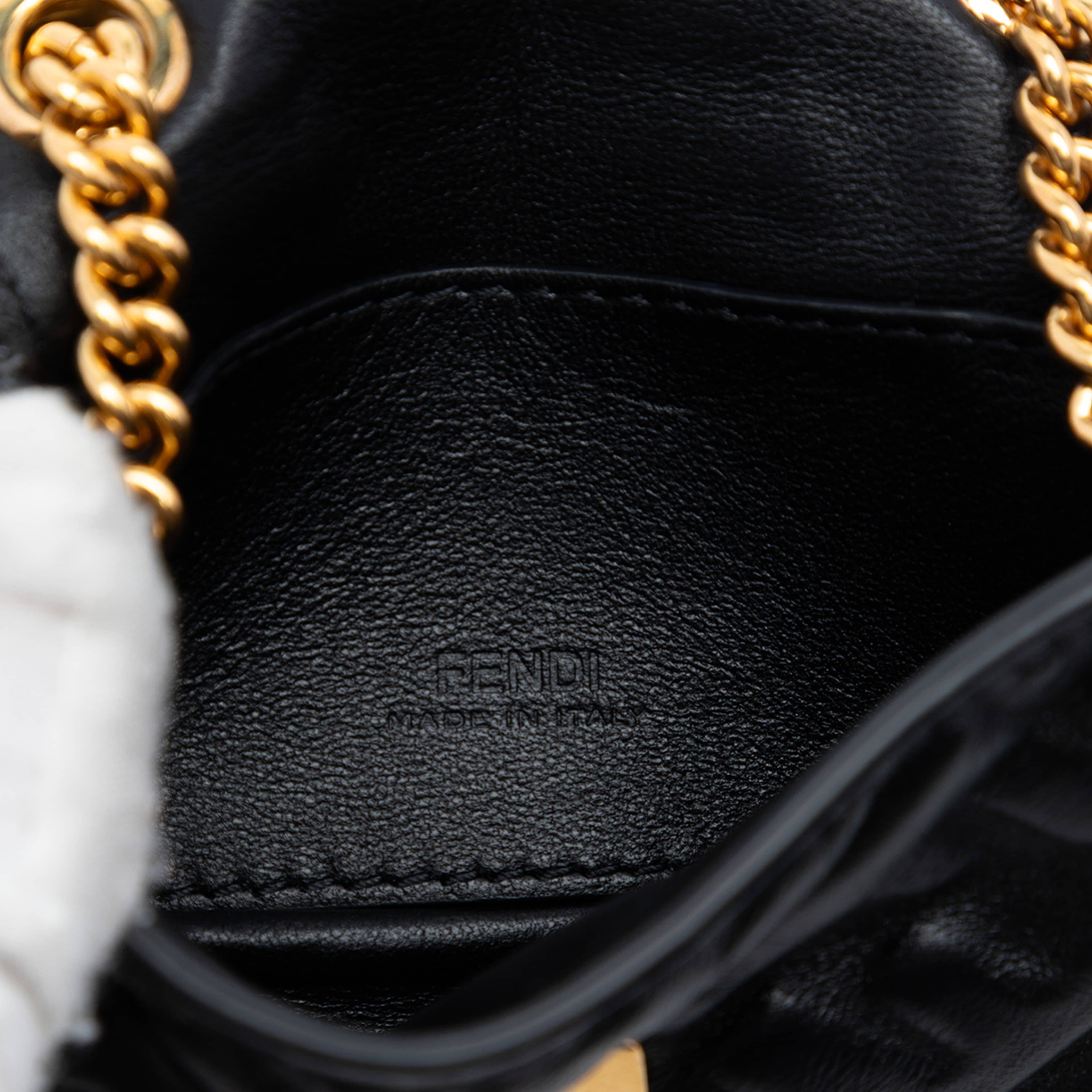 Fendi Nano Zucca Embossed Leather Baguette Chain Bag, från Luxclusif, i färgen black. Klicka för att öppna bilden i stort format