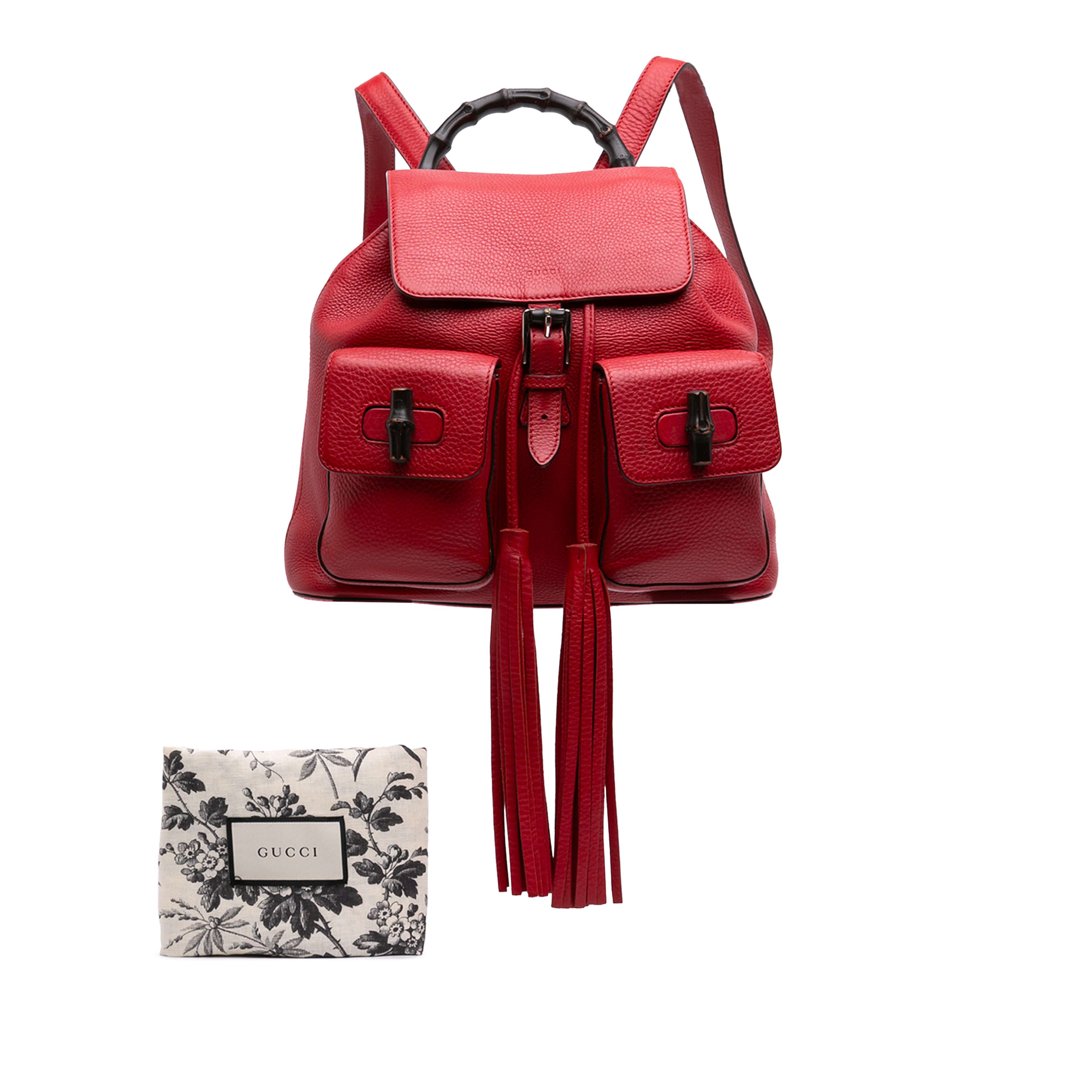 Gucci Large Calfskin Bamboo Tassel Drawstring Backpack, från Luxclusif, i färgen röd. Klicka för att öppna bilden i stort format