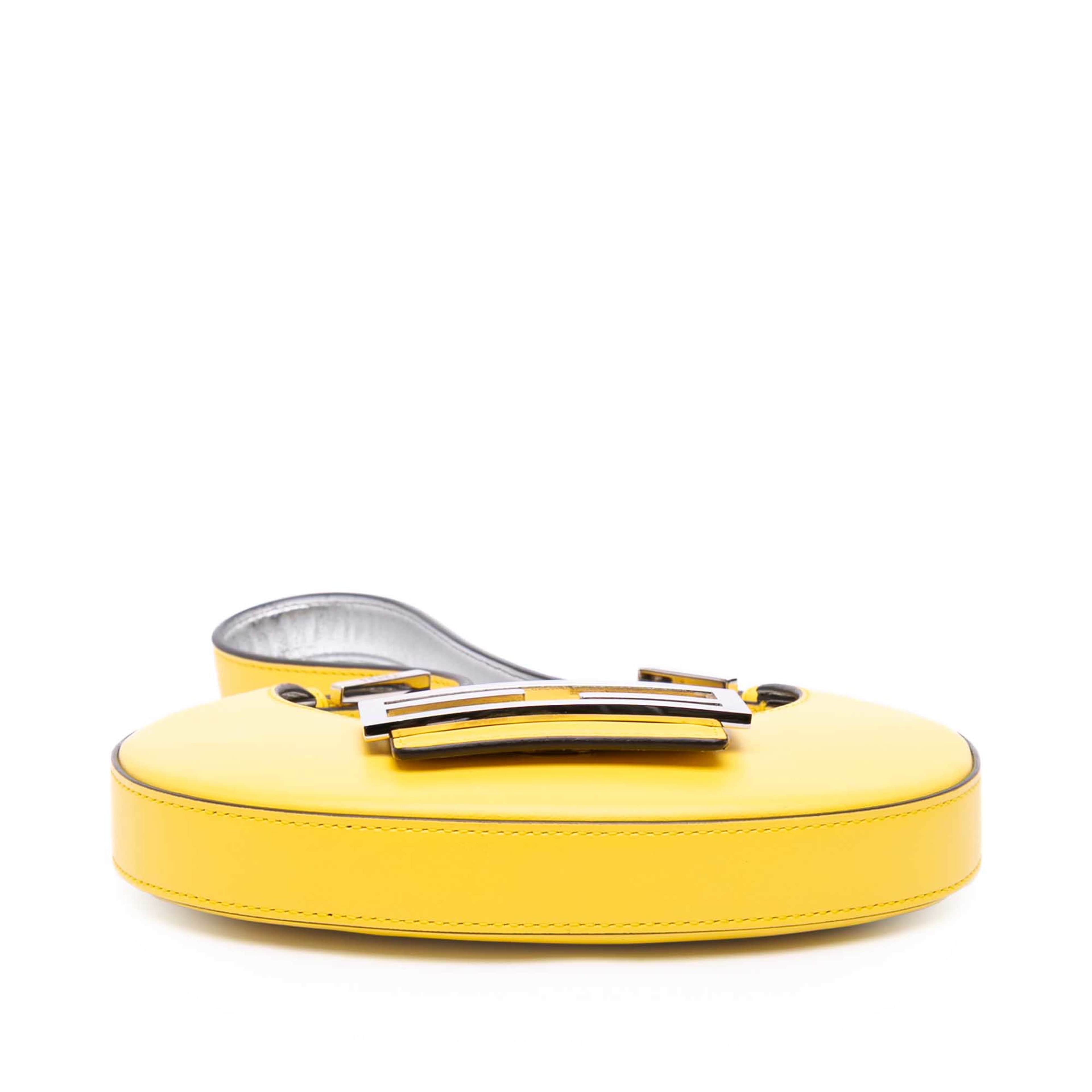 Fendi Mini Leather Cookie Hobo, från Luxclusif, i färgen yellow. Klicka för att öppna bilden i stort format