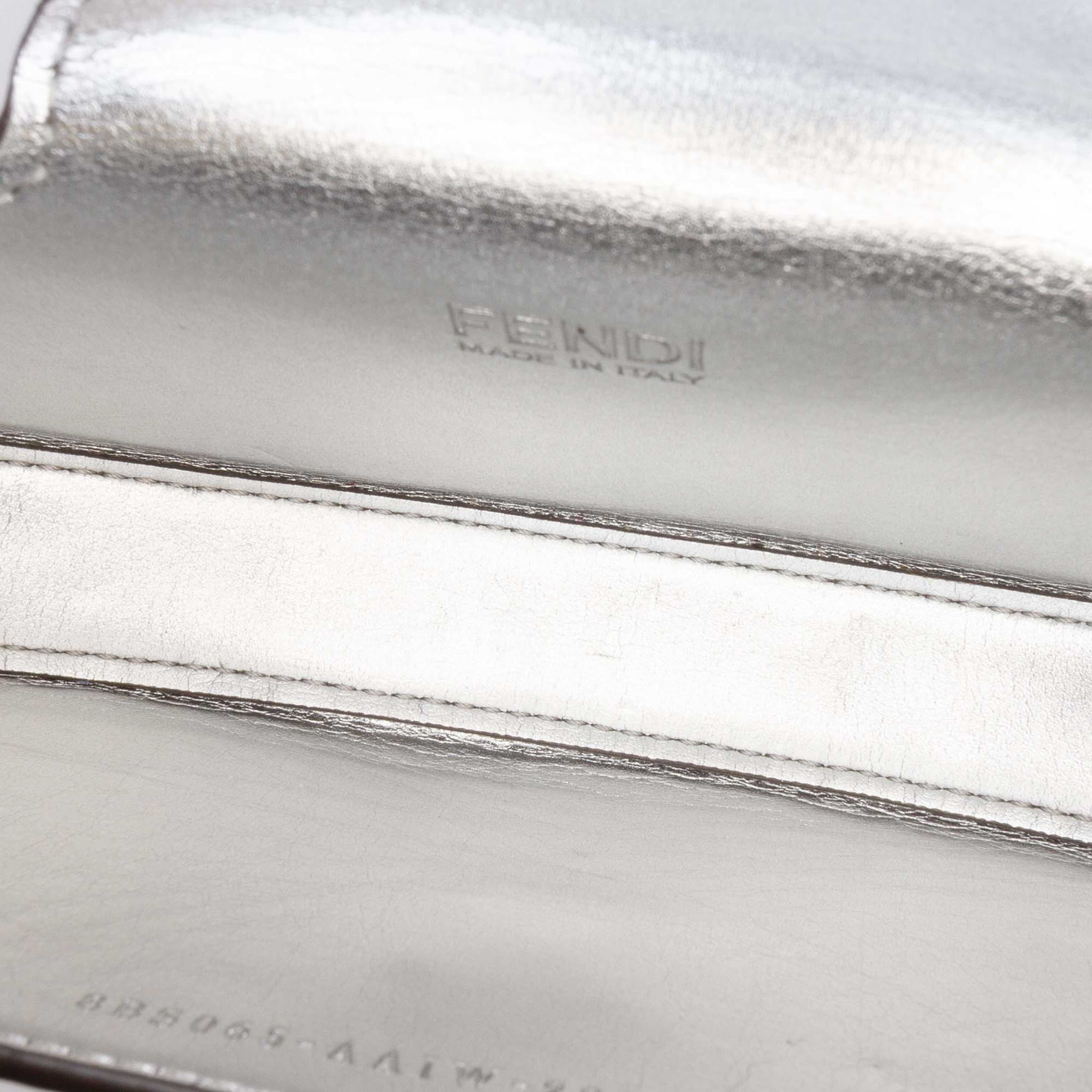 Fendi Mini Leather Cookie Hobo, från Luxclusif, i färgen yellow. Klicka för att öppna bilden i stort format