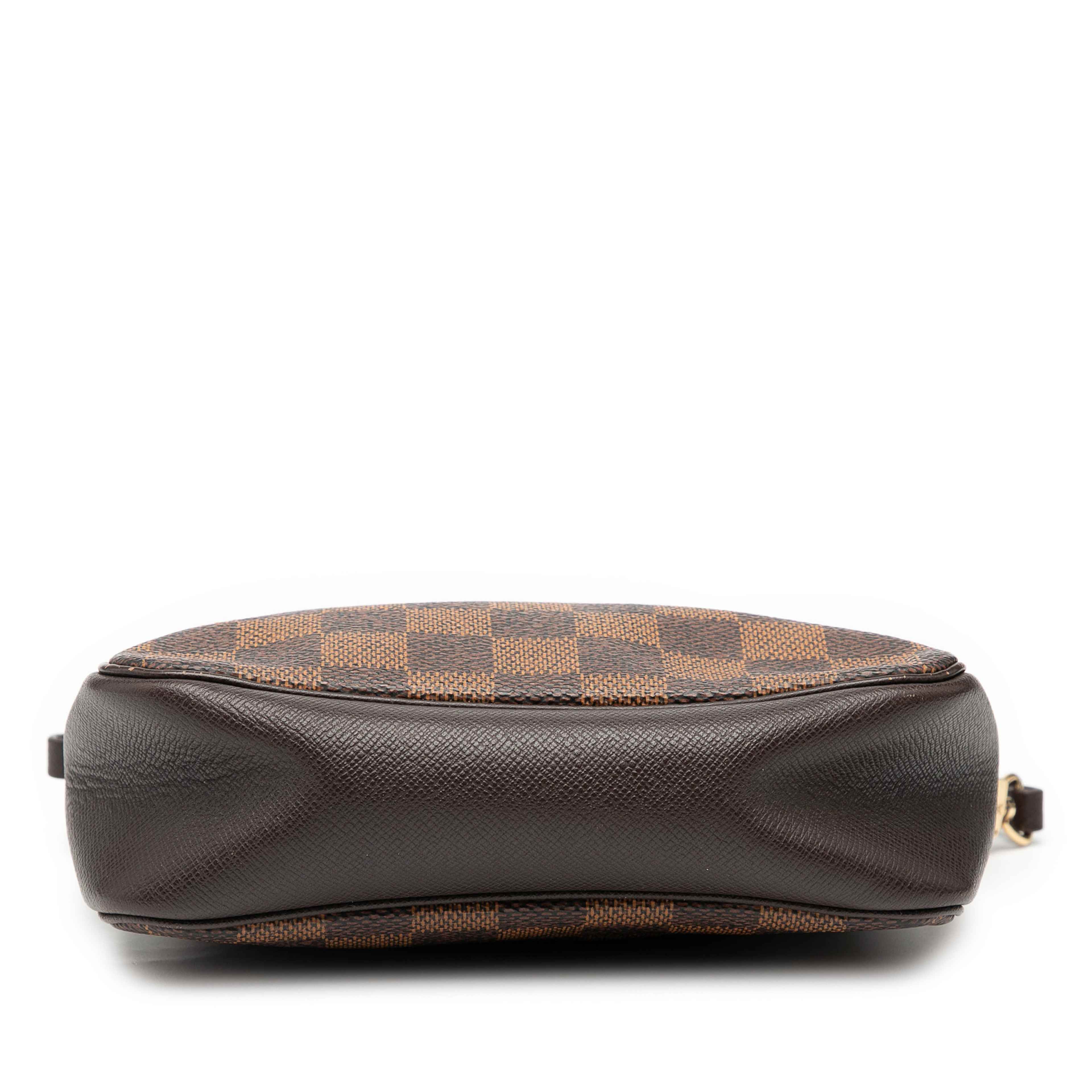 Louis Vuitton Damier Ebene Trousse Pochette, från Luxclusif, i färgen brown. Klicka för att öppna bilden i stort format