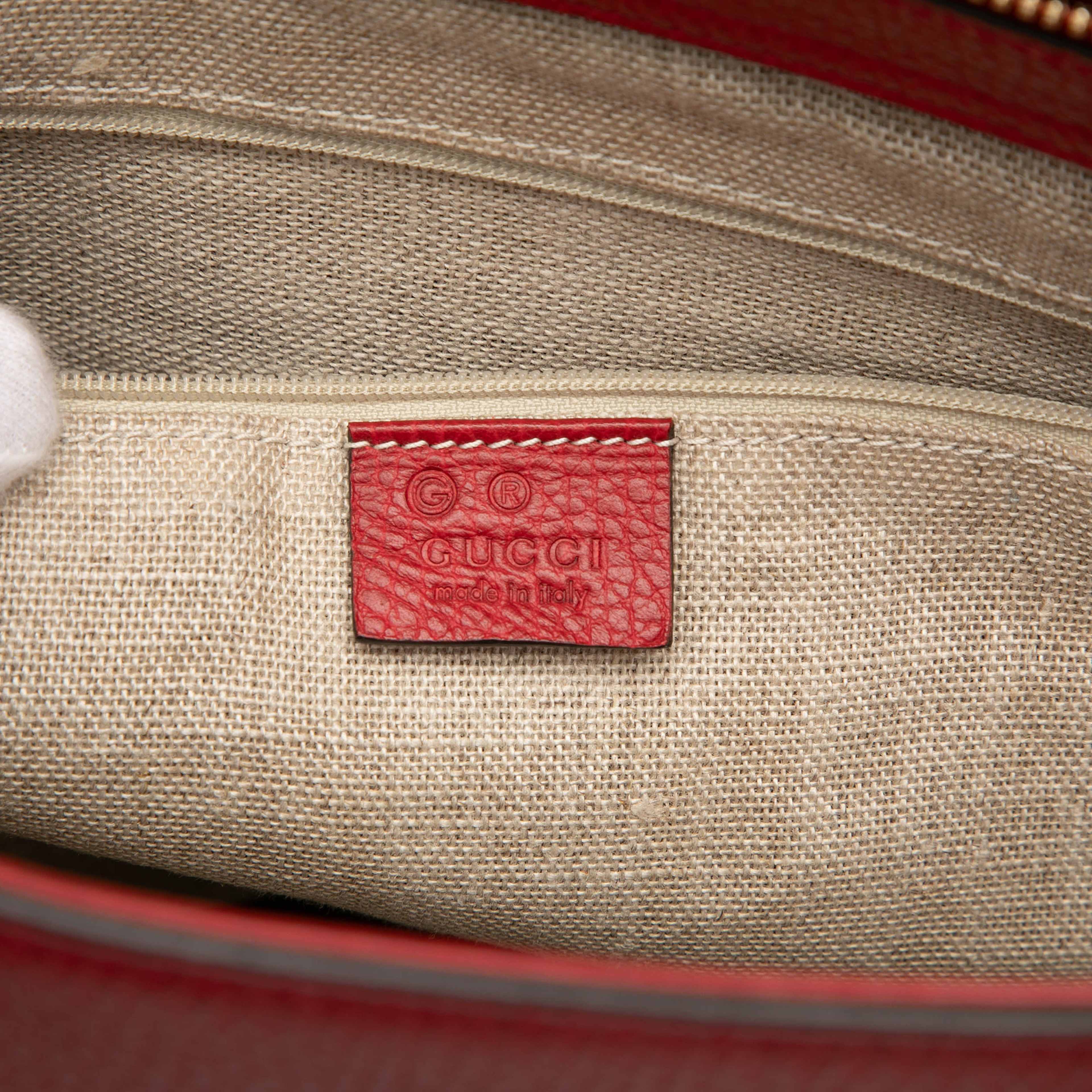 Gucci Leather Bamboo Tassel Satchel, från Luxclusif, i färgen red. Klicka för att öppna bilden i stort format