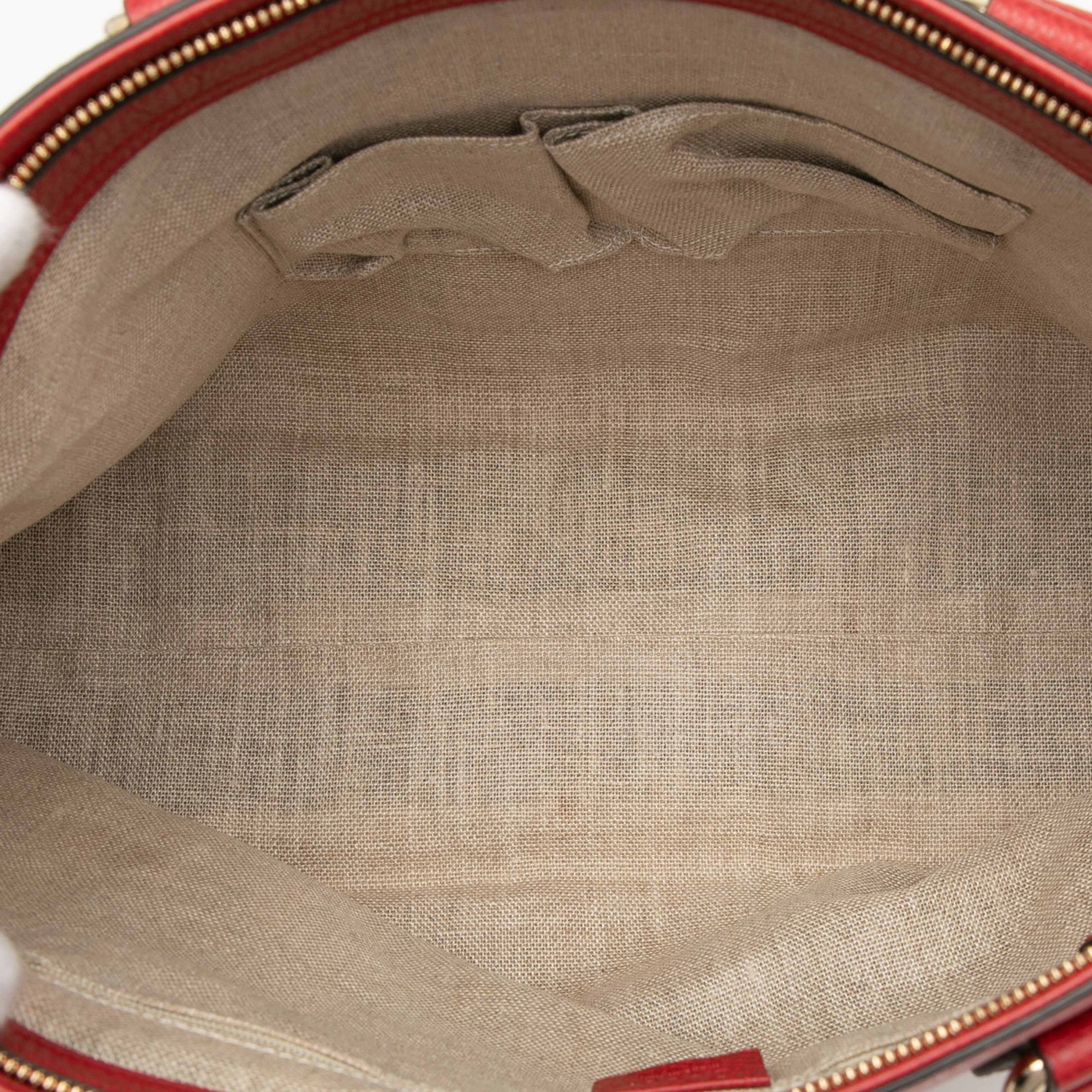 Gucci Leather Bamboo Tassel Satchel, från Luxclusif, i färgen red. Klicka för att öppna bilden i stort format