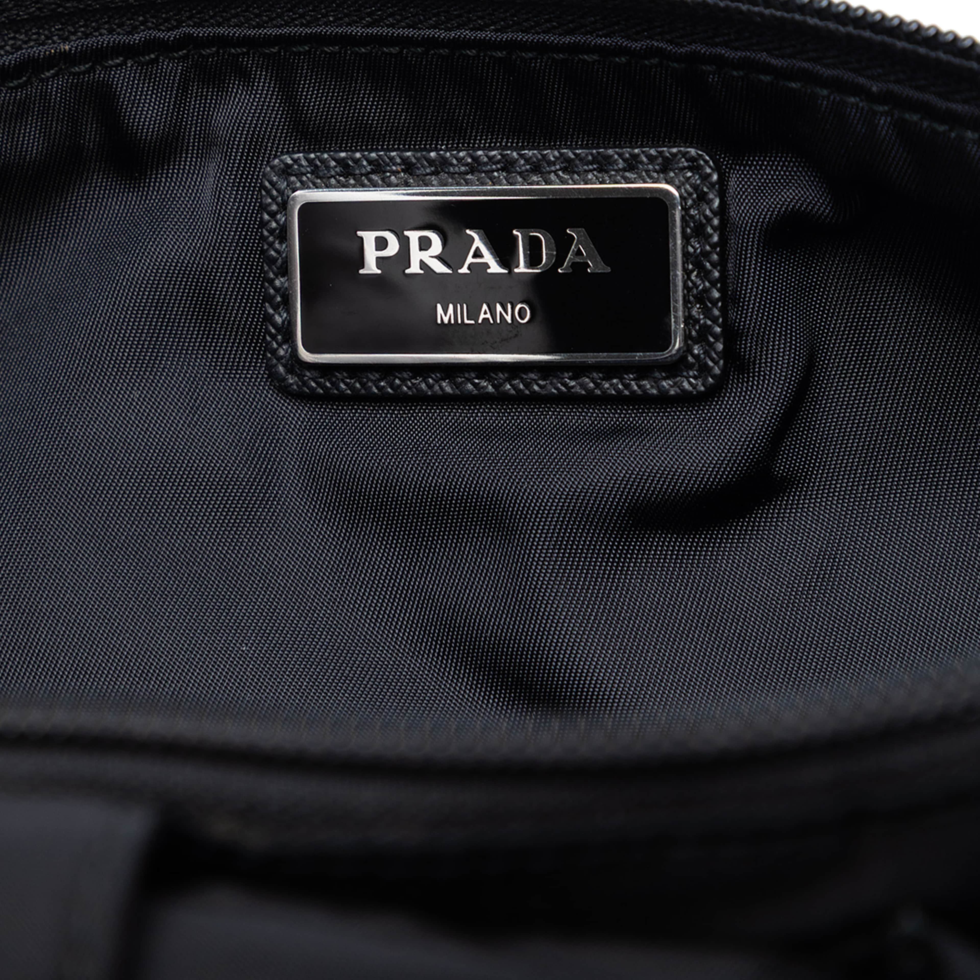 Prada Tessuto Multi Pocket Belt Bag, från Luxclusif, i färgen black. Klicka för att öppna bilden i stort format