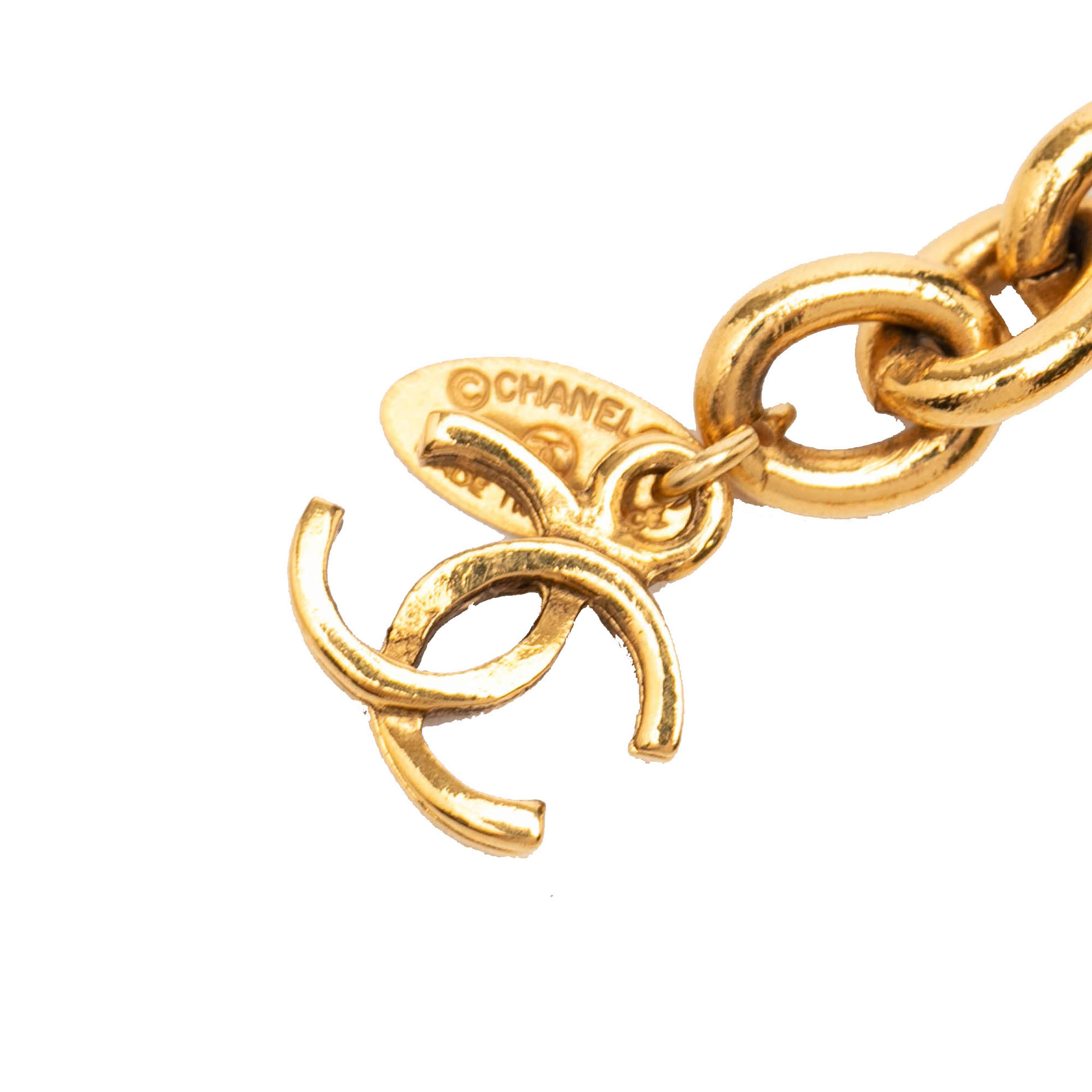 Chanel Cc Gold Plated Sun Medallion Triple Chain Belt, från Luxclusif, i färgen guld. Klicka för att öppna bilden i stort format