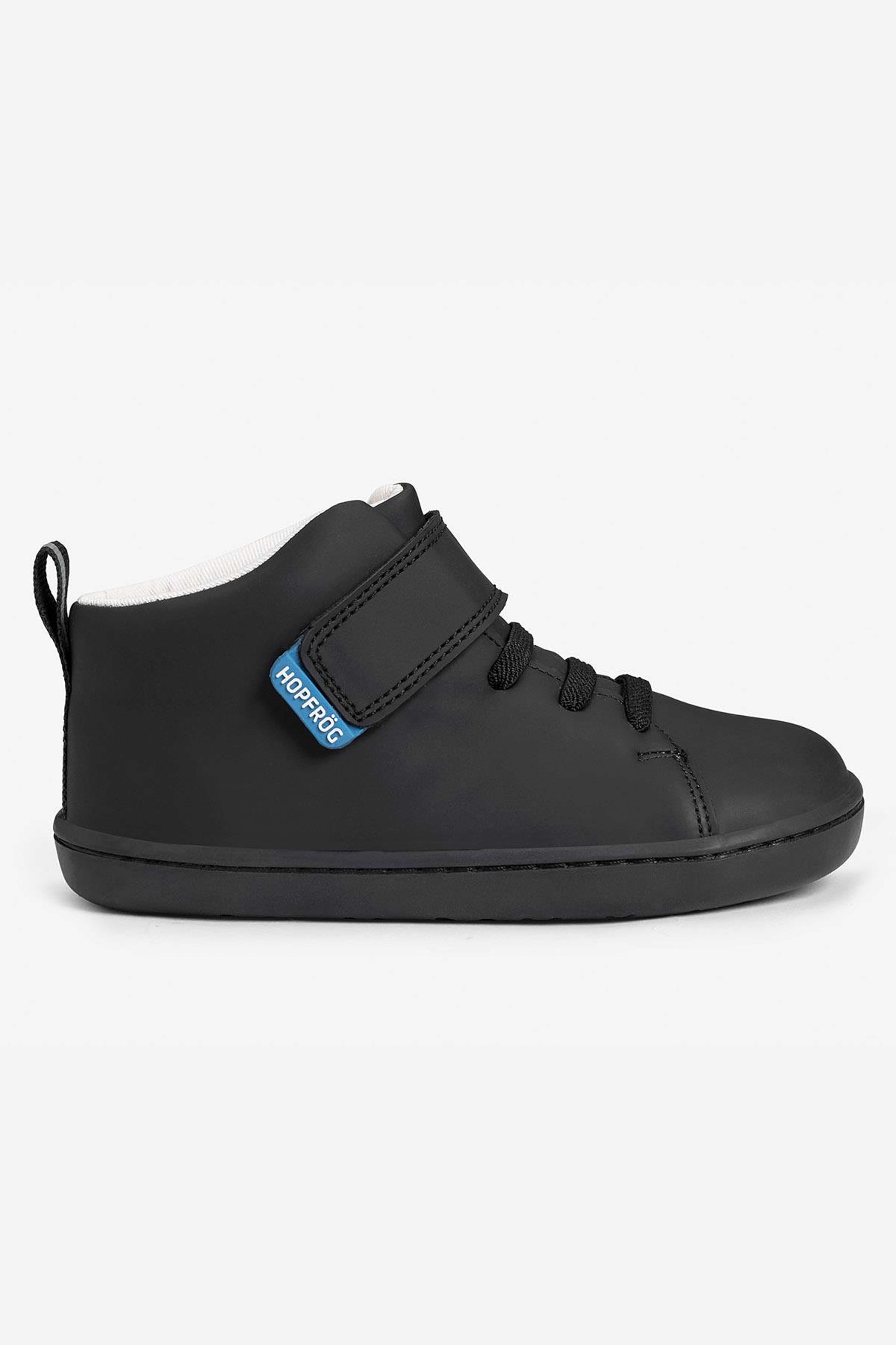 Hopfrög Smart Walker Hightop Barefoot, från Minimoca, i färgen matt black. Klicka för att öppna bilden i stort format