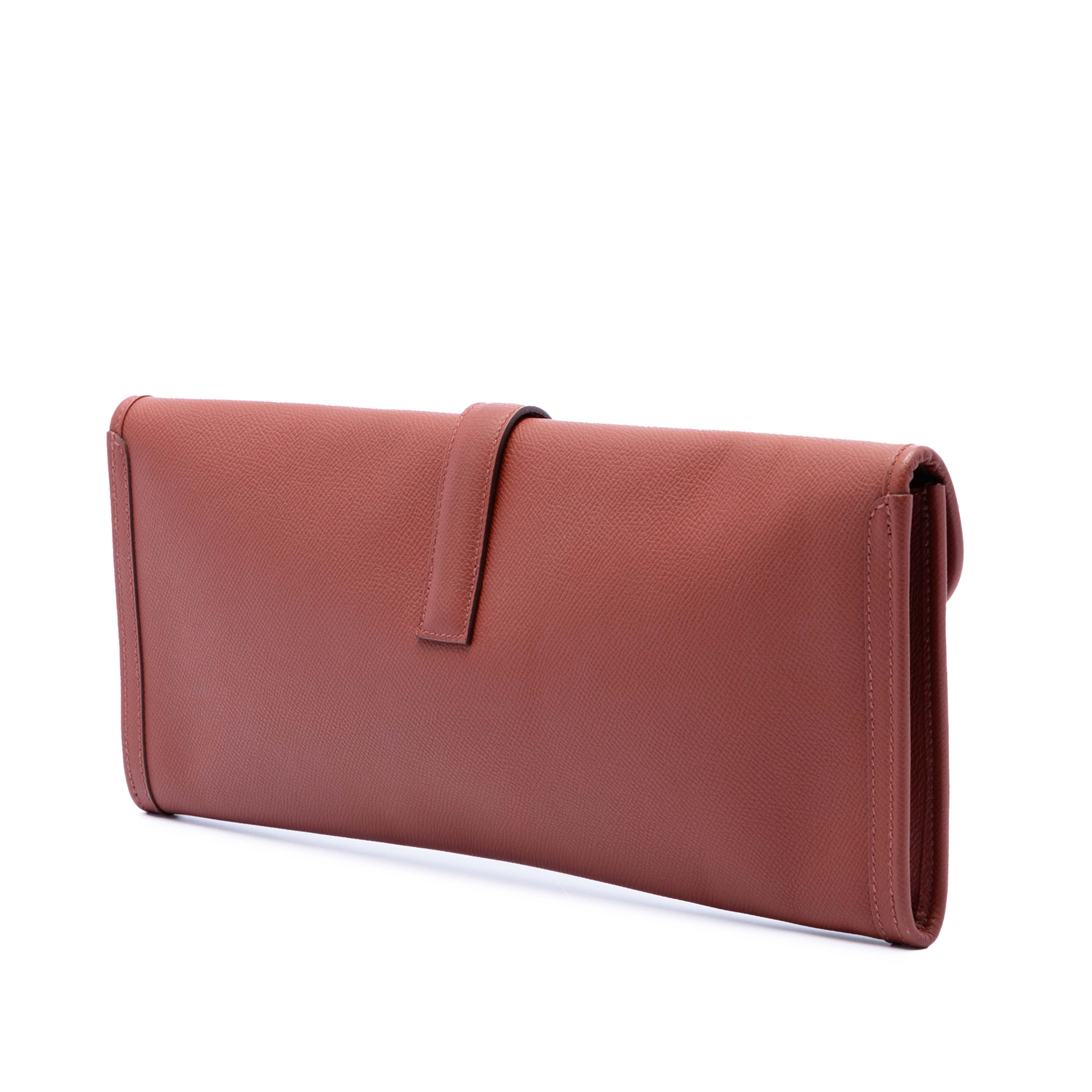 Hermès Epsom Jige Elan 35, från Luxclusif, i färgen röd. Klicka för att öppna bilden i stort format