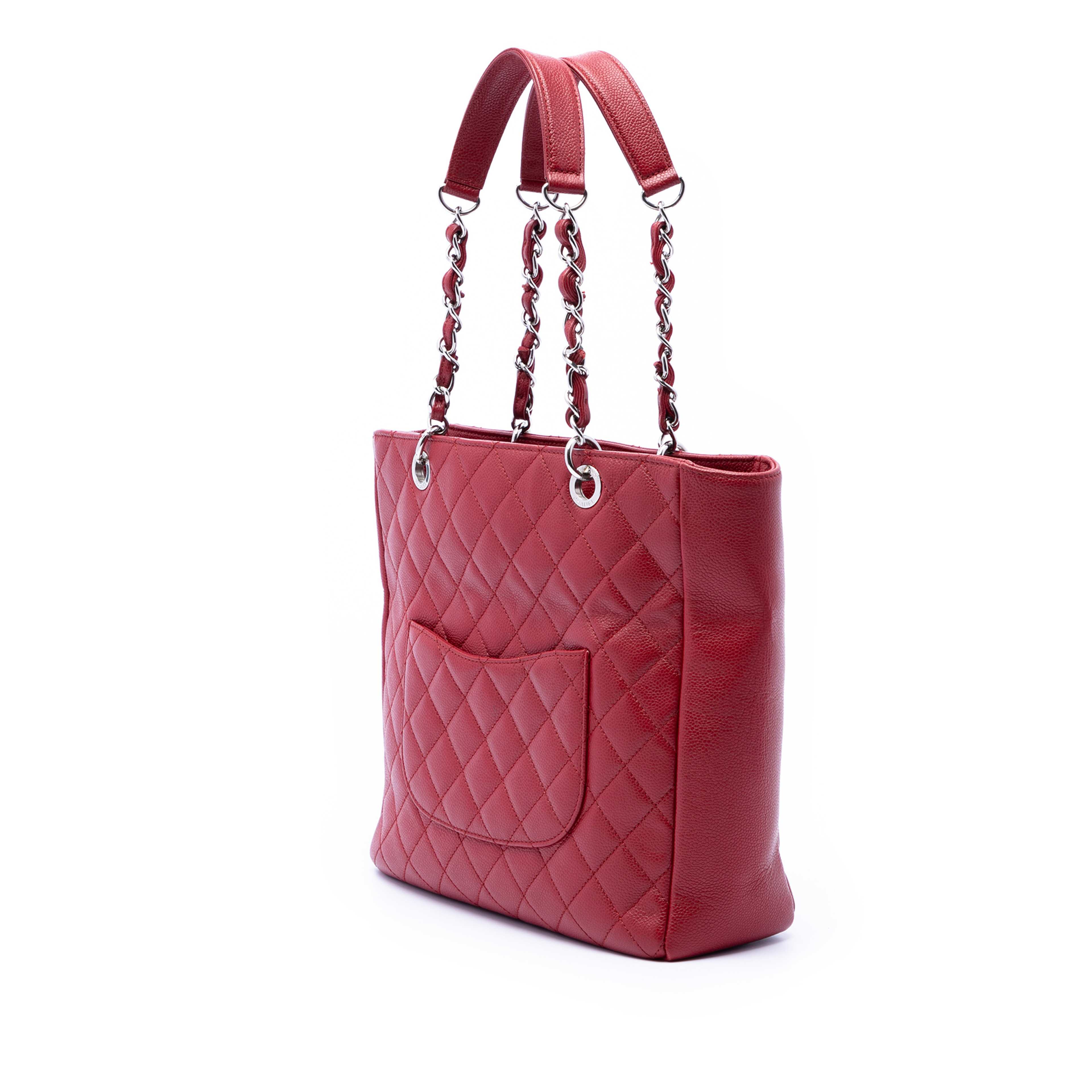 Chanel Caviar Vertical Grand Shopping Tote, från Luxclusif, i färgen röd. Klicka för att öppna bilden i stort format