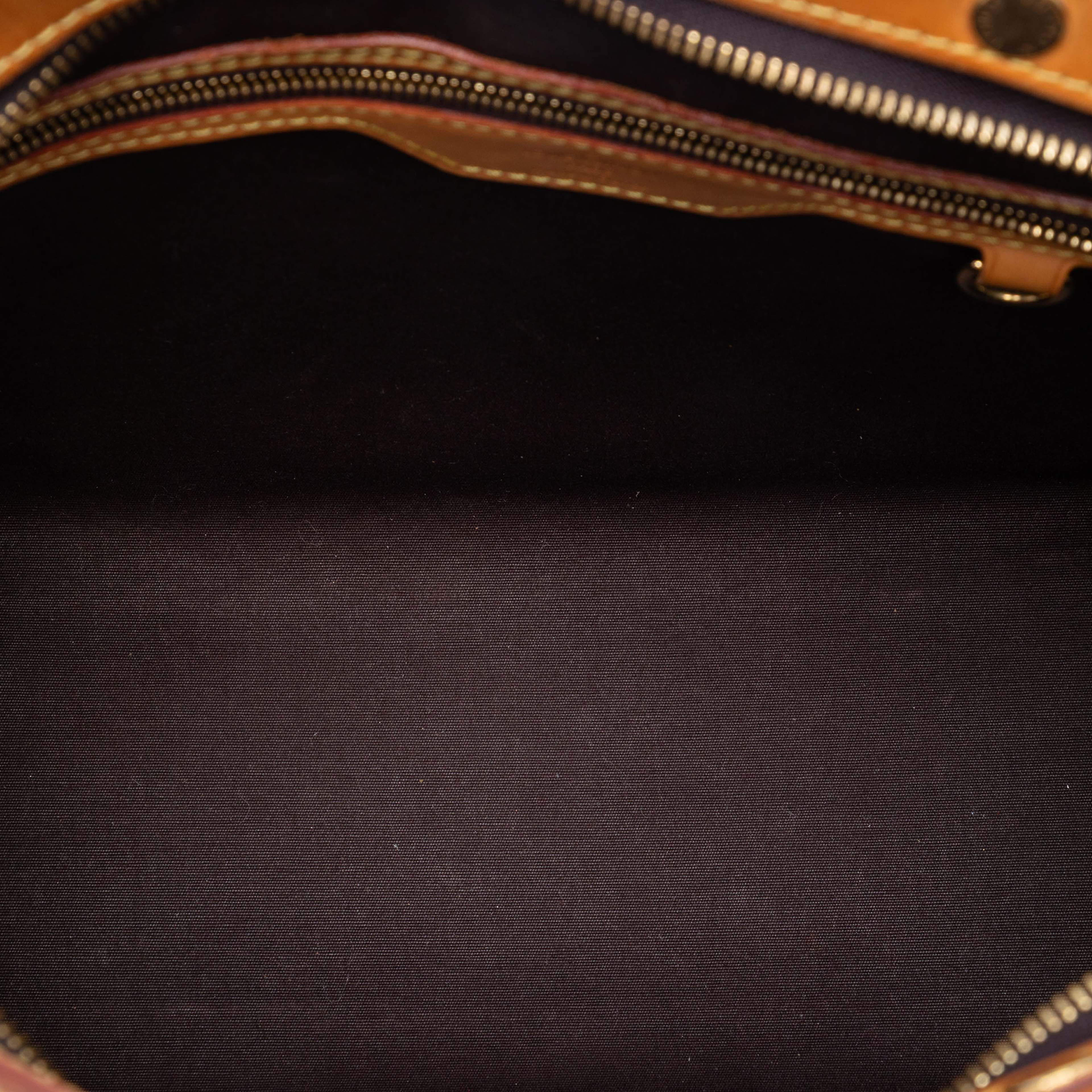 Louis Vuitton Monogram Vernis Brea Mm, från Luxclusif, i färgen purple. Klicka för att öppna bilden i stort format