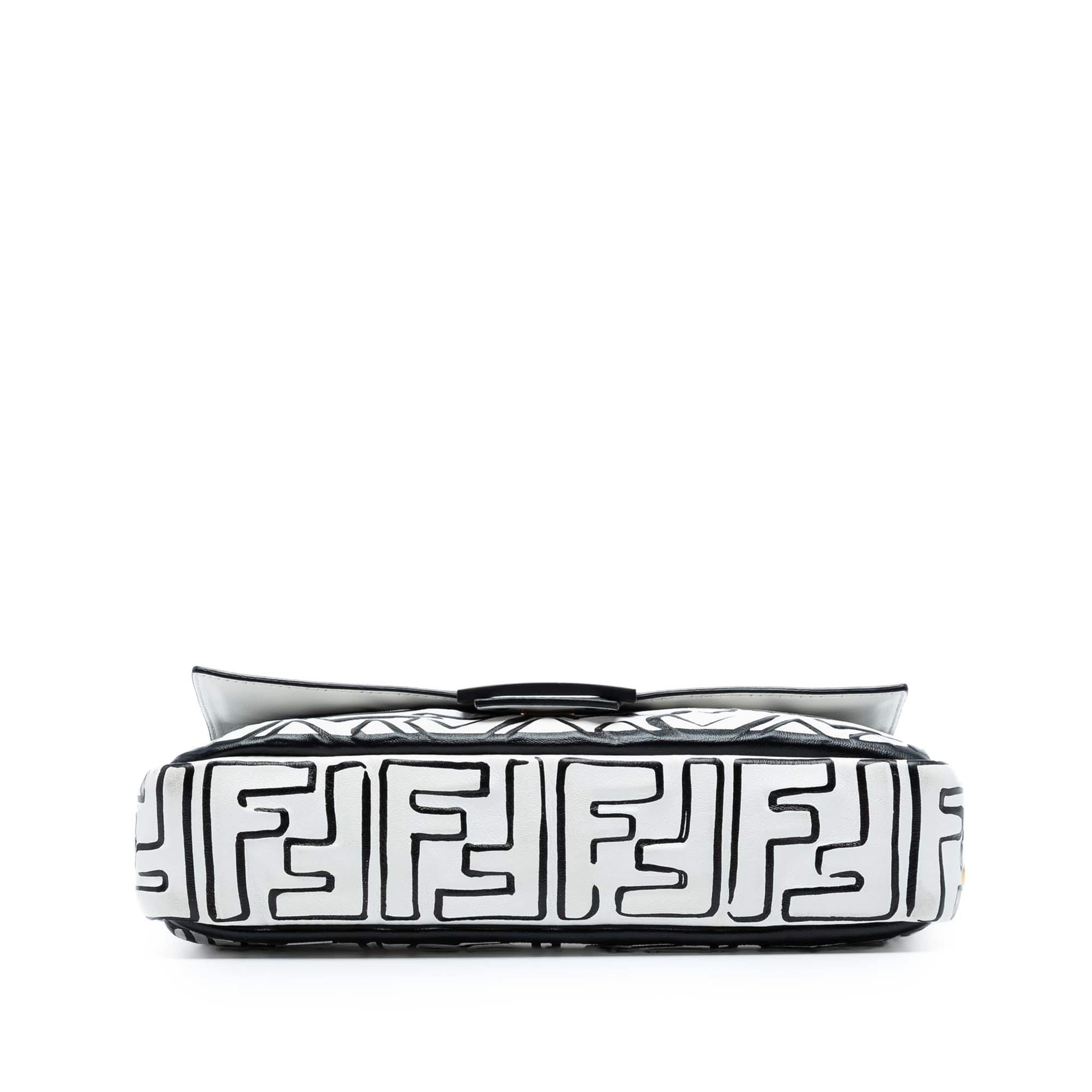 Fendi Joshua Vides California Sky Medium Embossed Leather Baguette Satchel, från Luxclusif, i färgen white. Klicka för att öppna bilden i stort format