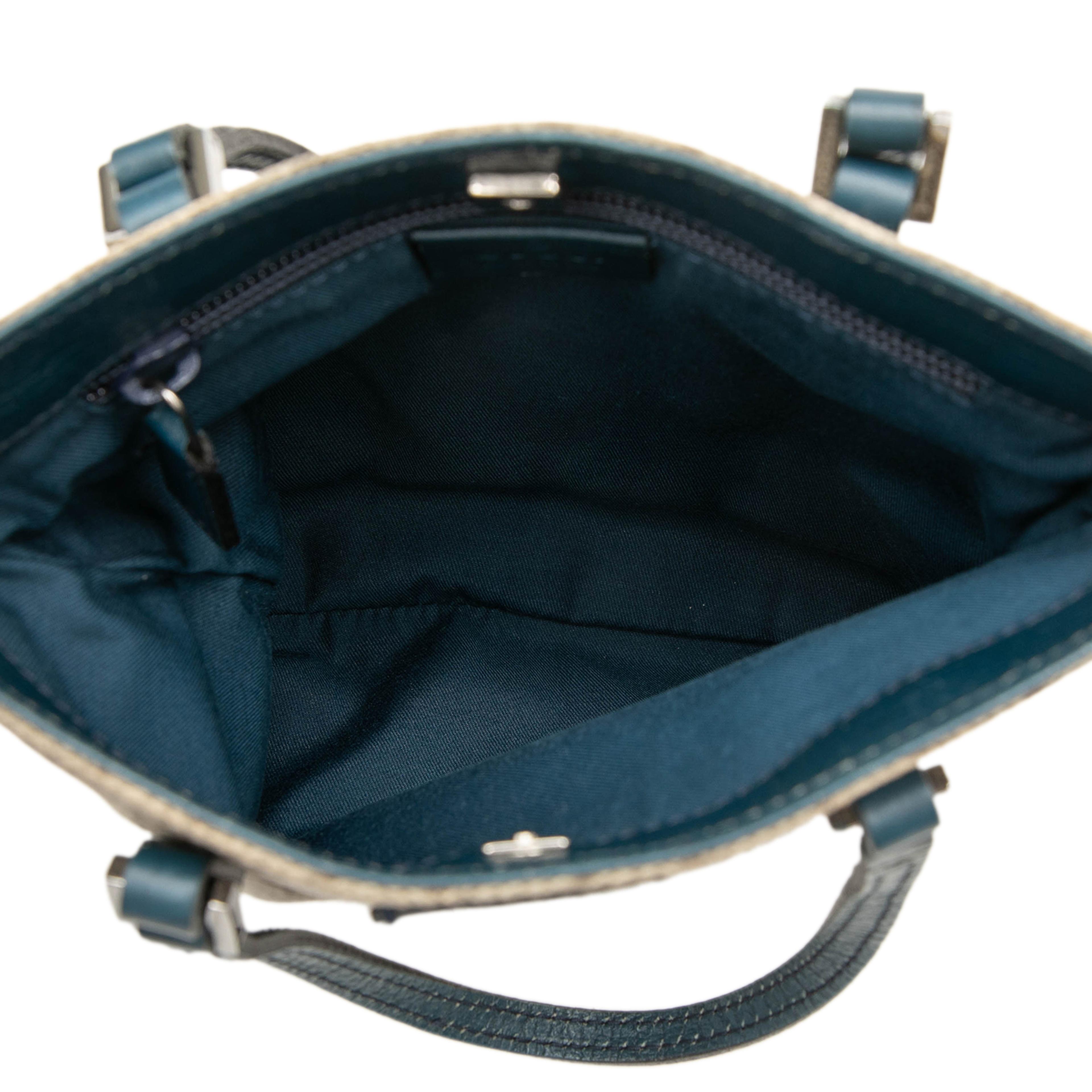 Gucci Gg Supreme Handbag, från Luxclusif, i färgen beige. Klicka för att öppna bilden i stort format