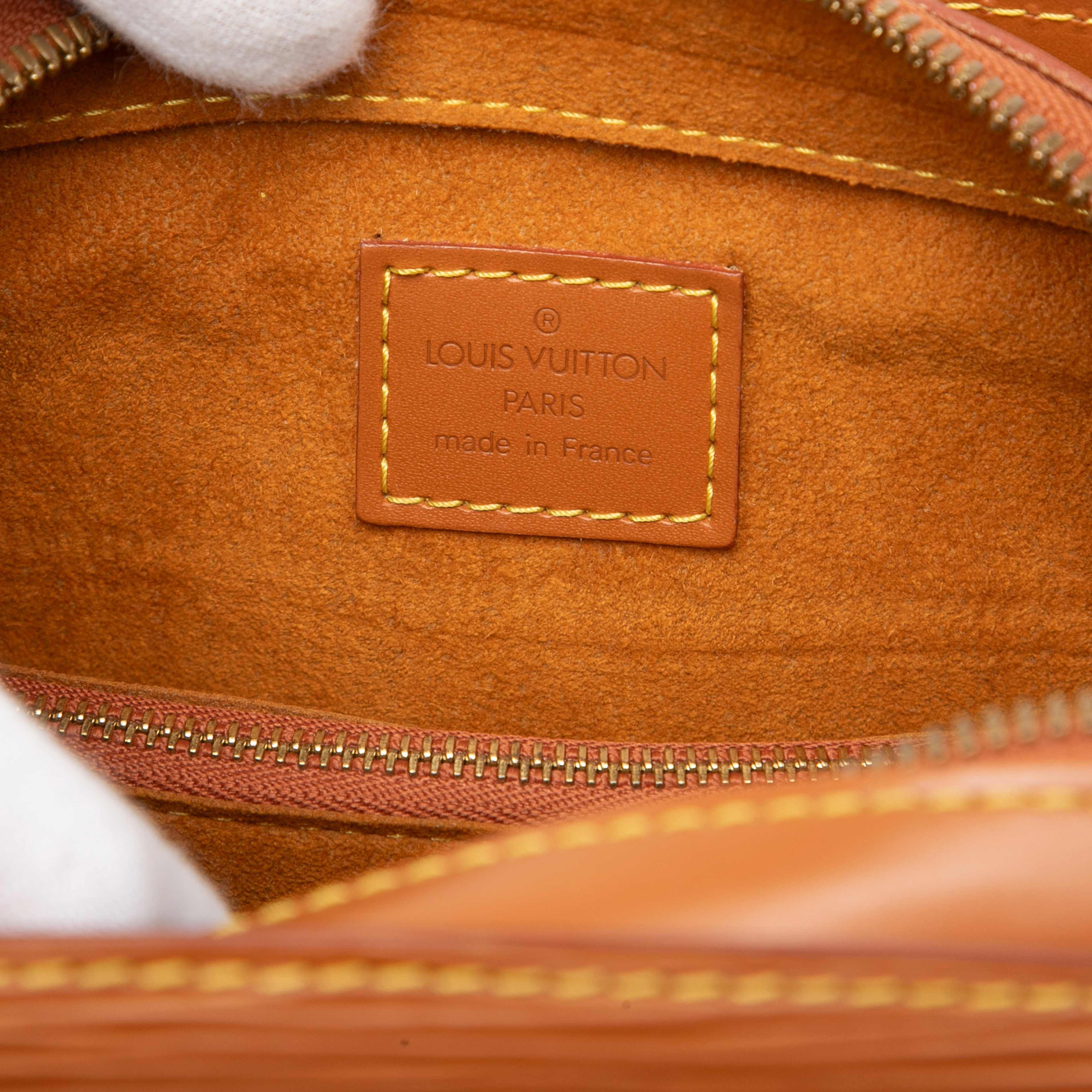 Louis Vuitton Epi Pont Neuf Pm, från Luxclusif, i färgen brown. Klicka för att öppna bilden i stort format