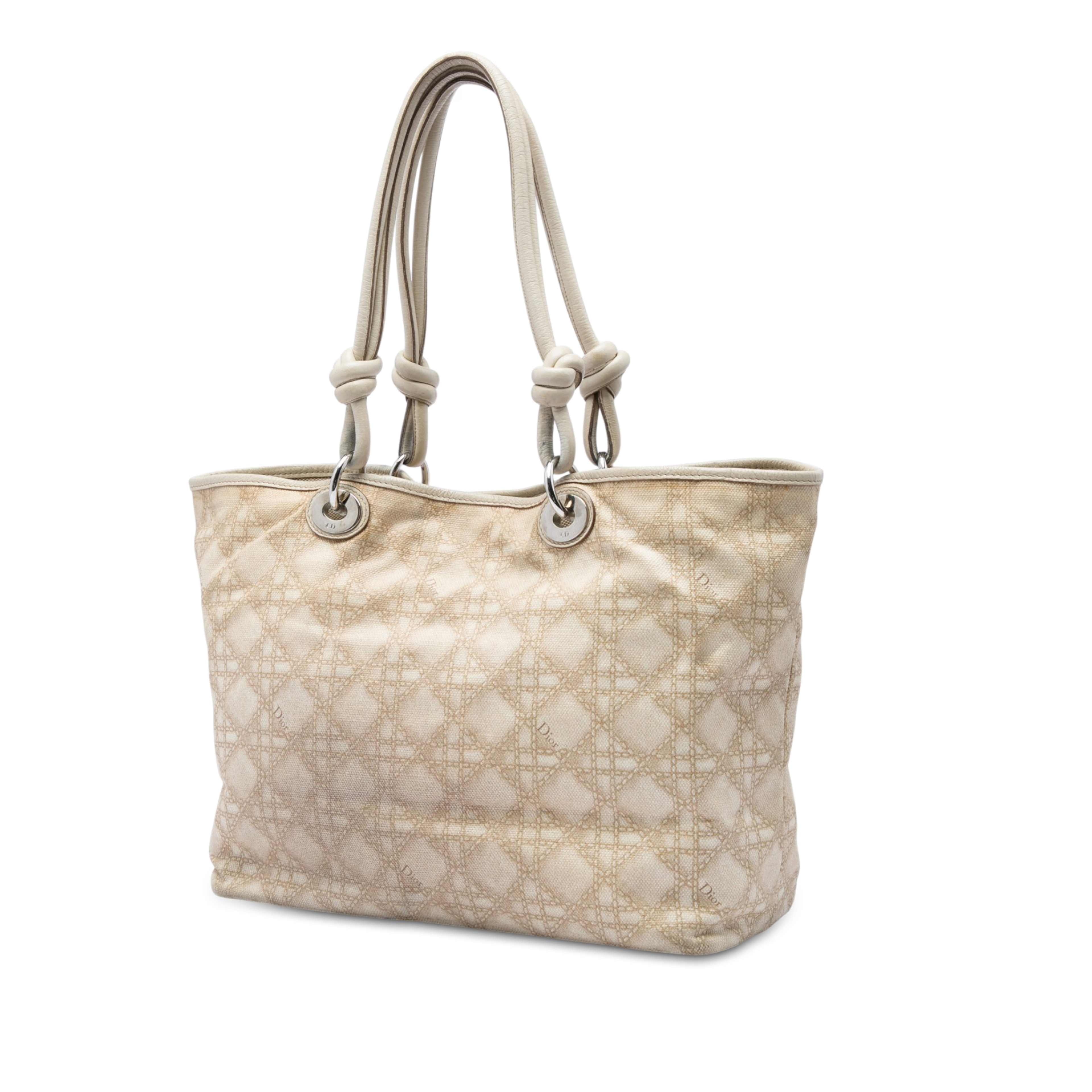 Dior Large Canvas Cannage Print Cherie Shopper Tote, från Luxclusif, i färgen beige. Klicka för att öppna bilden i stort format
