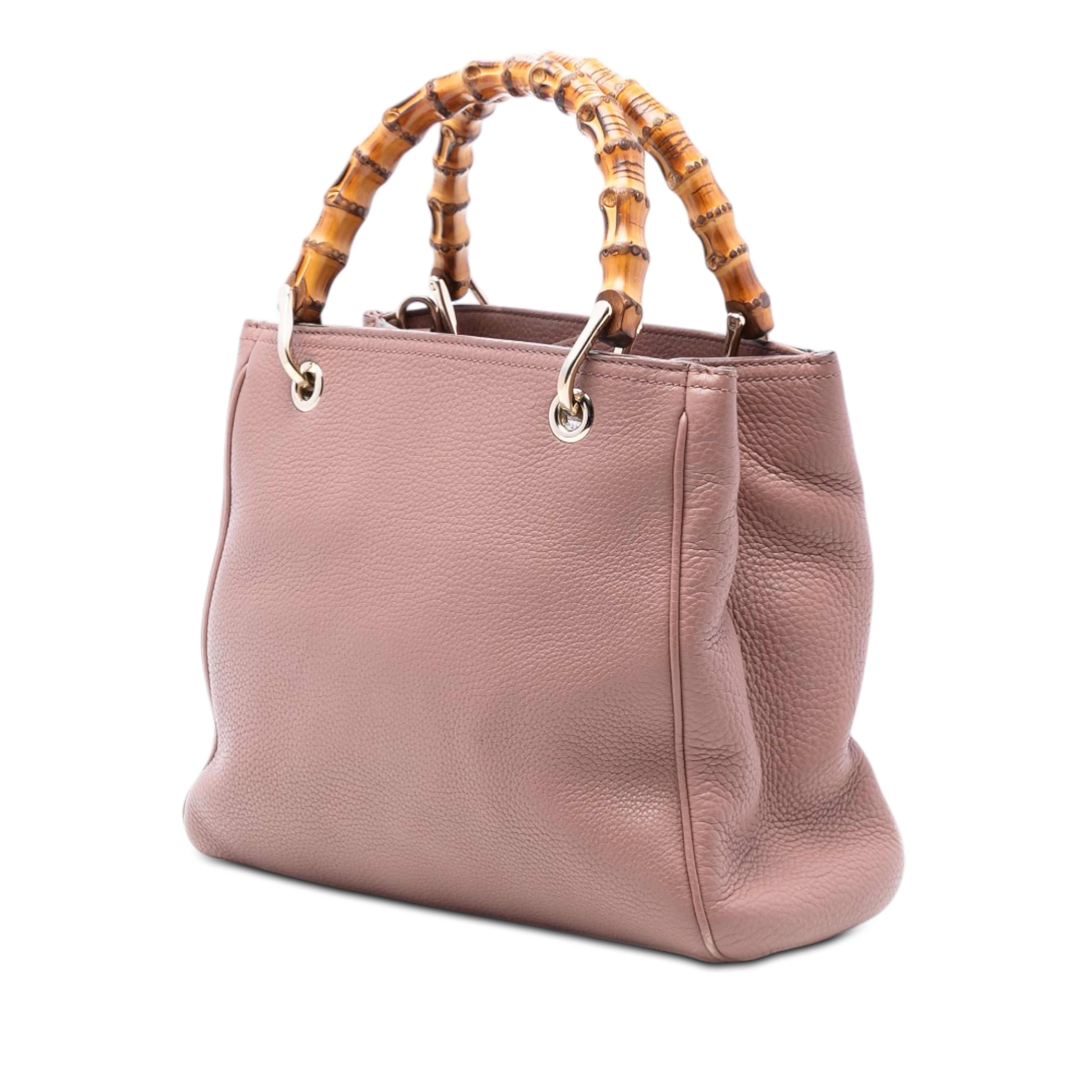 Gucci Small Calfskin Bamboo Shopper Satchel, från Luxclusif, i färgen rosa. Klicka för att öppna bilden i stort format