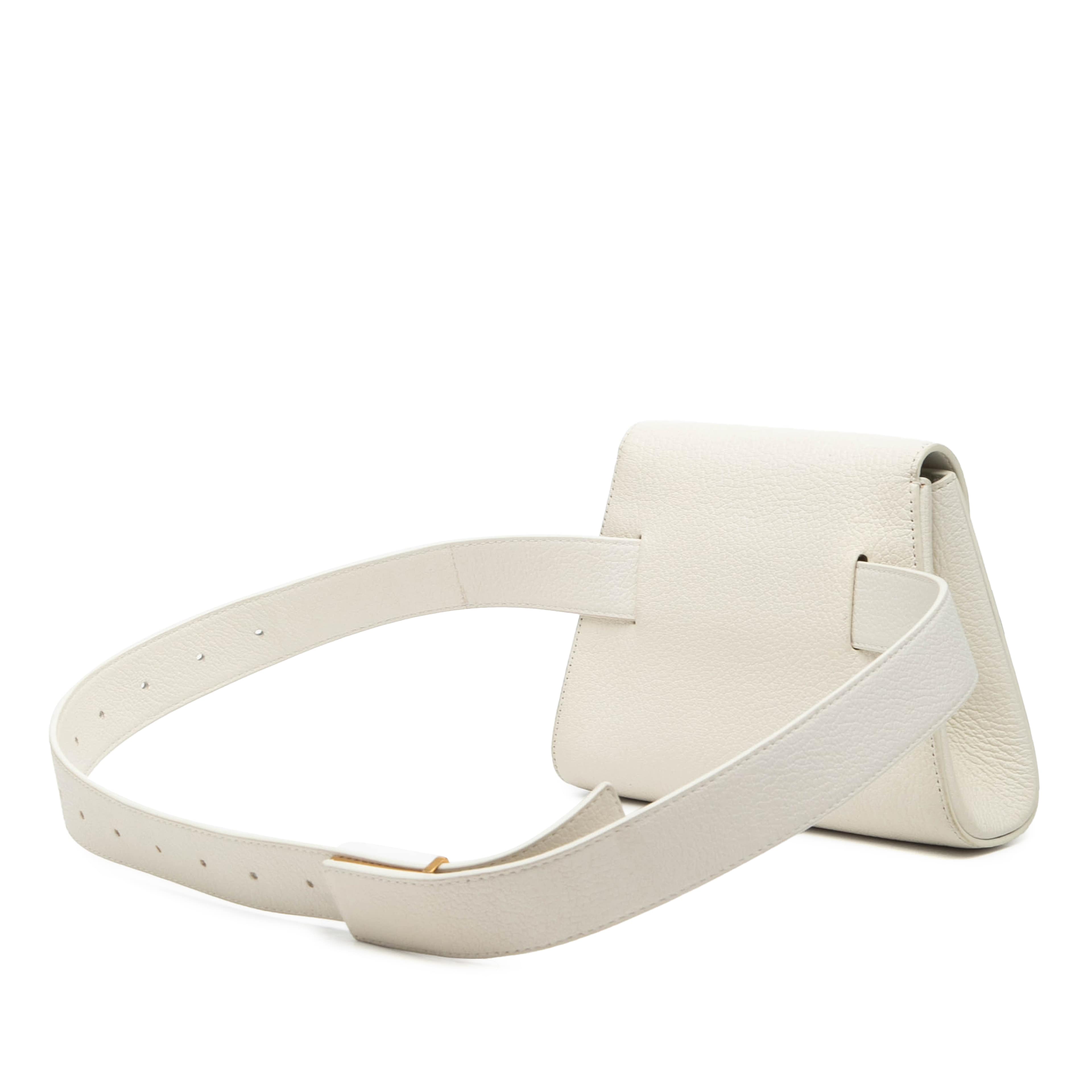 Bottega Veneta Leather Geometric Belt Bag, från Luxclusif, i färgen white. Klicka för att öppna bilden i stort format