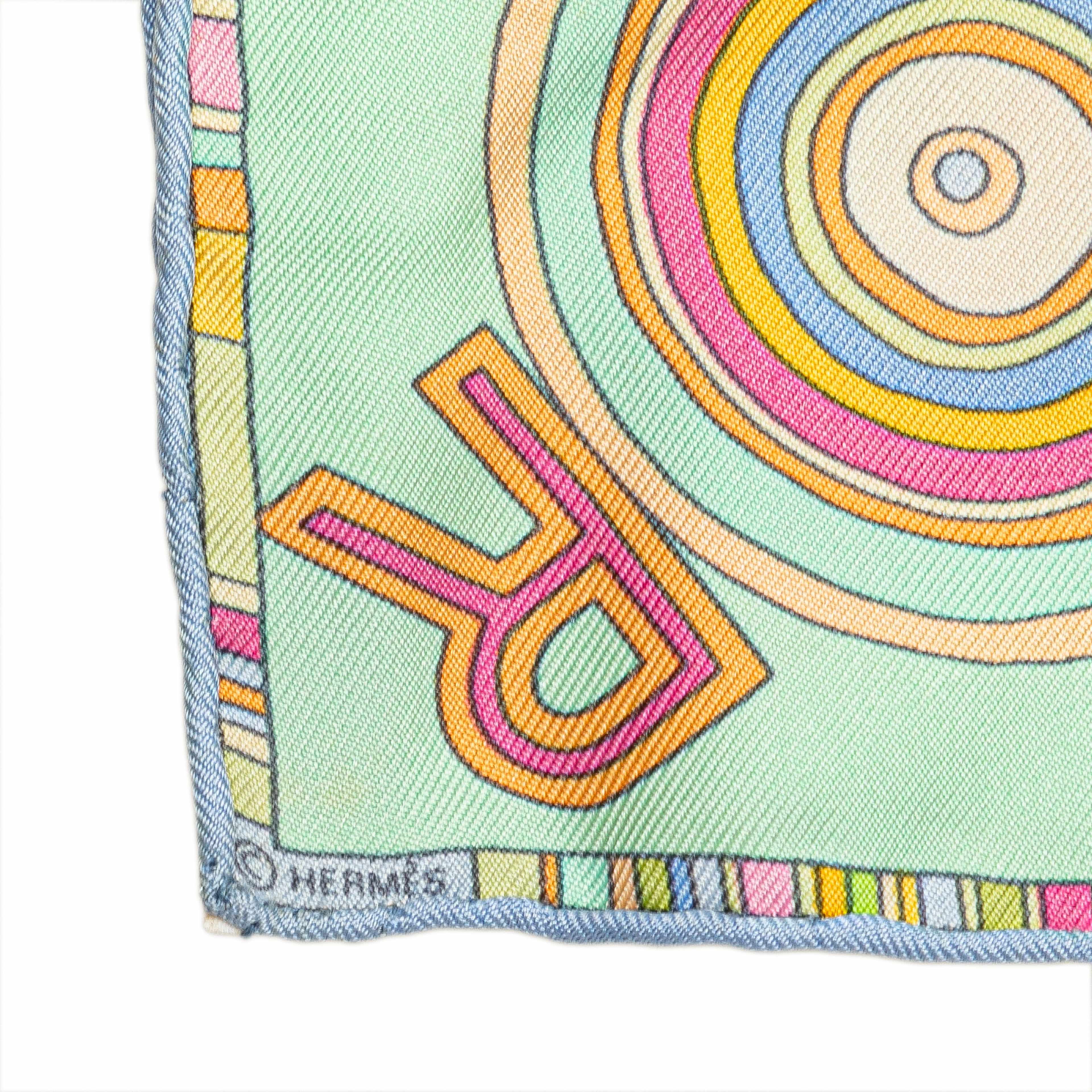 Hermès Tohu Bohu Silk Scarf, från Luxclusif, i färgen light green. Klicka för att öppna bilden i stort format