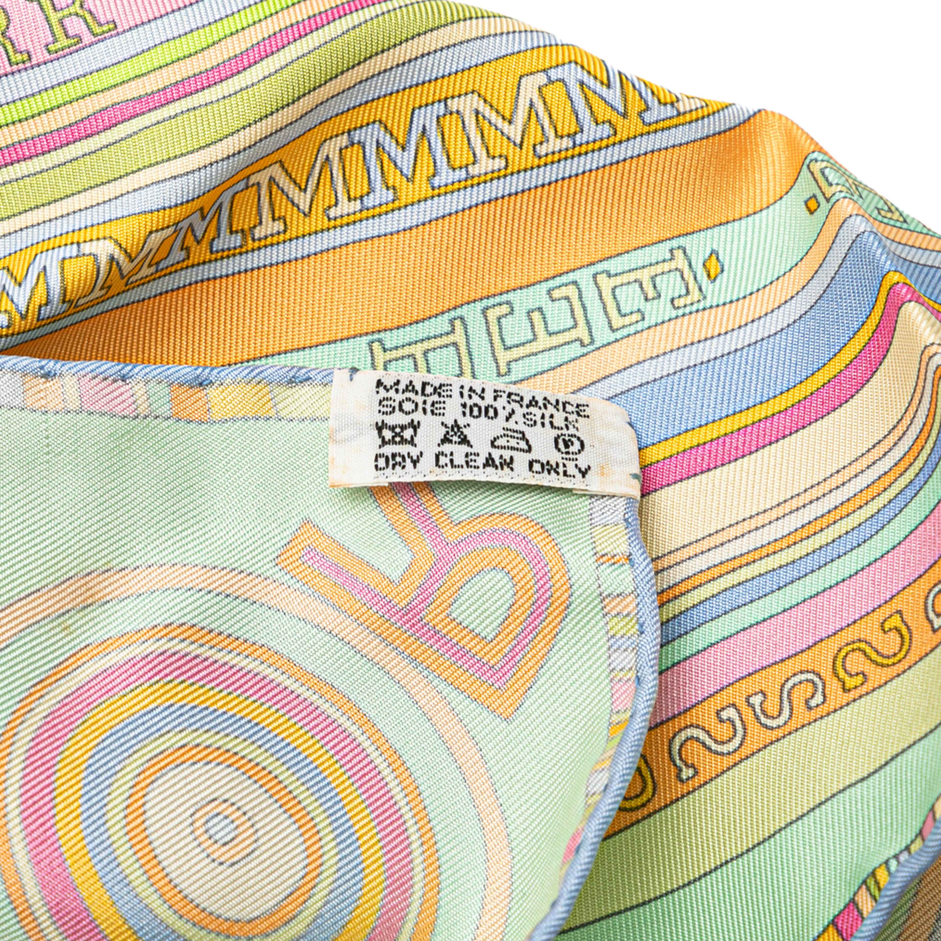 Hermès Tohu Bohu Silk Scarf, från Luxclusif, i färgen light green. Klicka för att öppna bilden i stort format