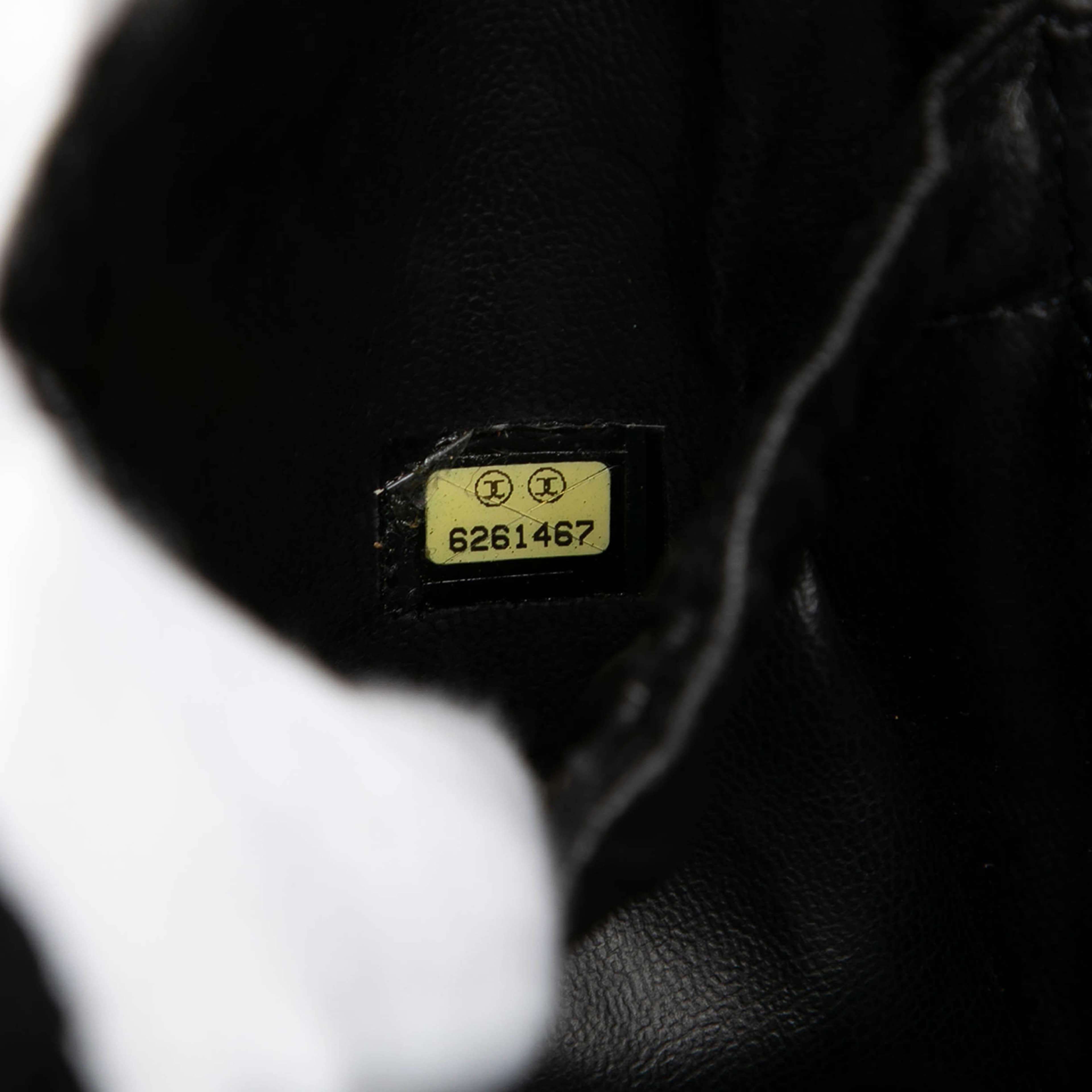 Chanel Cc Caviar Vanity Bag, från Luxclusif, i färgen black. Klicka för att öppna bilden i stort format