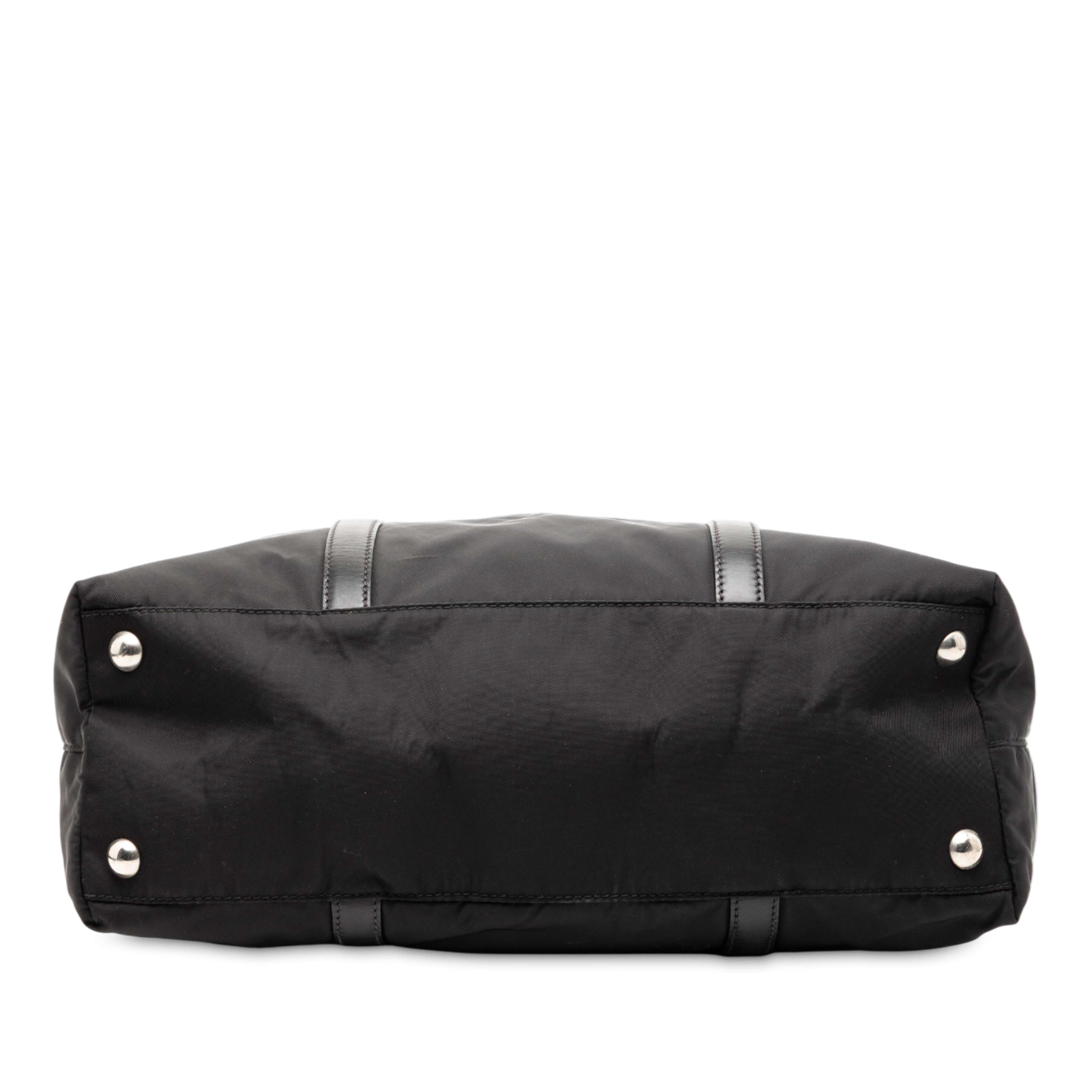 Prada Tessuto Satchel, från Luxclusif, i färgen black. Klicka för att öppna bilden i stort format