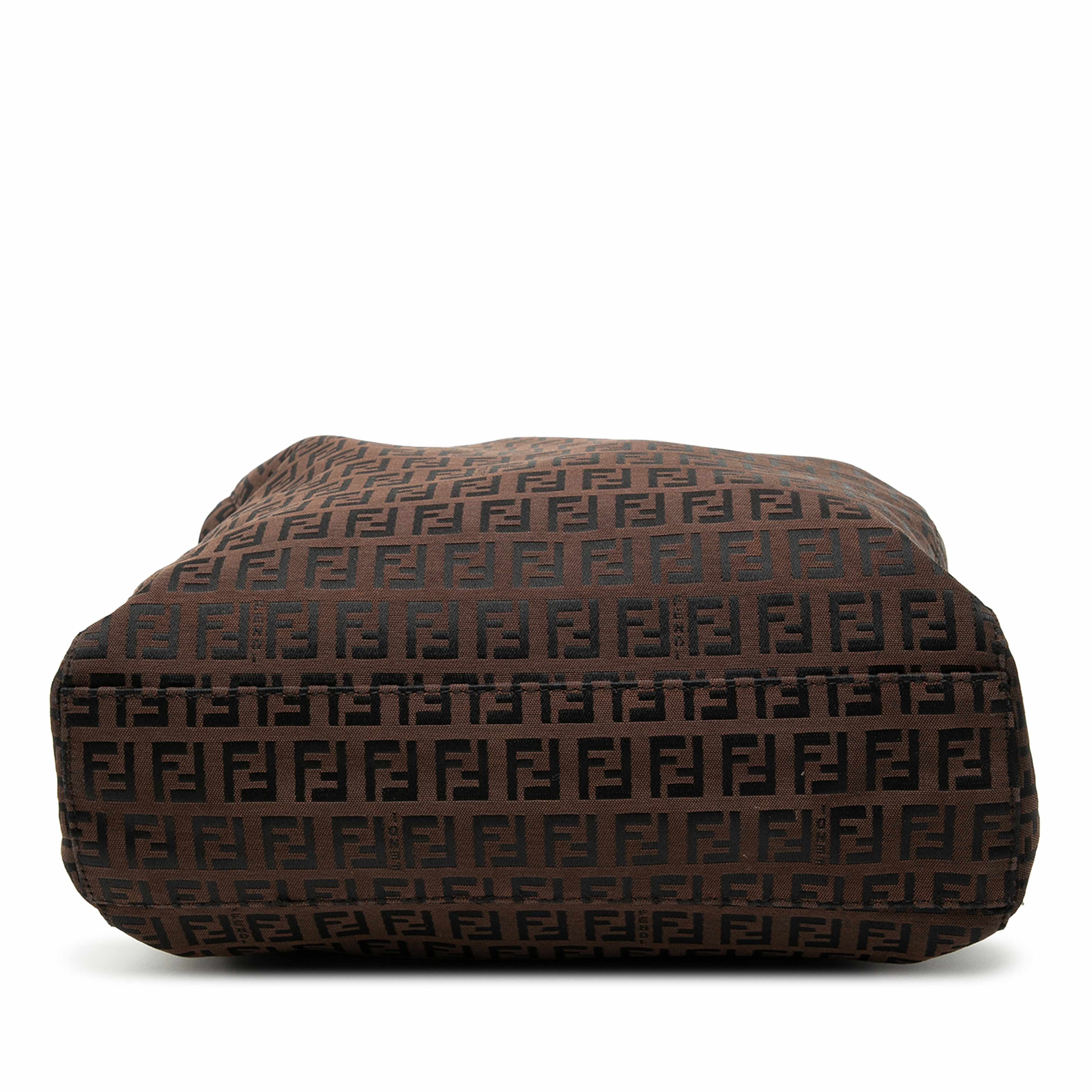 Fendi Zucchino Canvas Tote, från Luxclusif, i färgen brun. Klicka för att öppna bilden i stort format