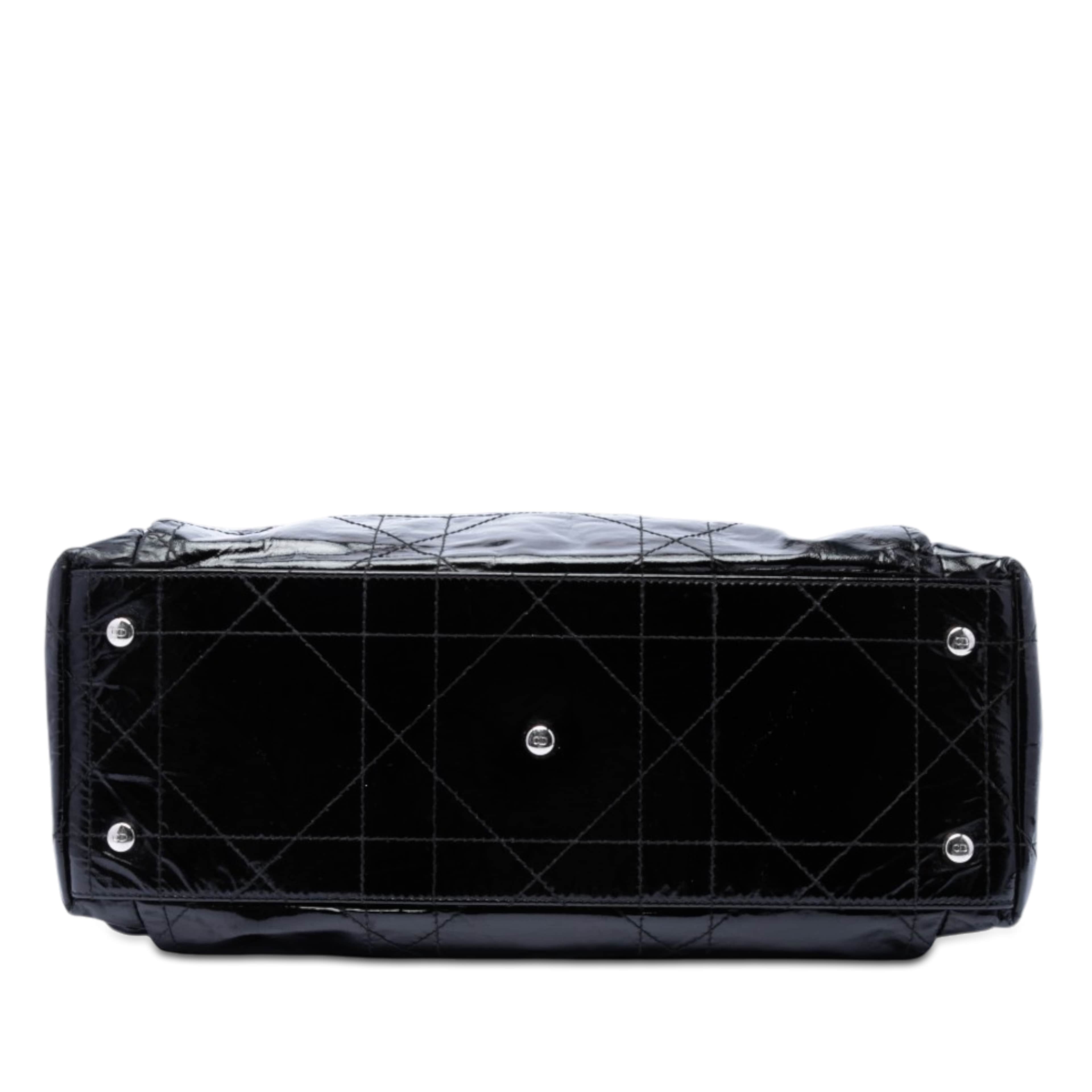 Dior Patent Cannage Le Trente Tote, från Luxclusif, i färgen black. Klicka för att öppna bilden i stort format