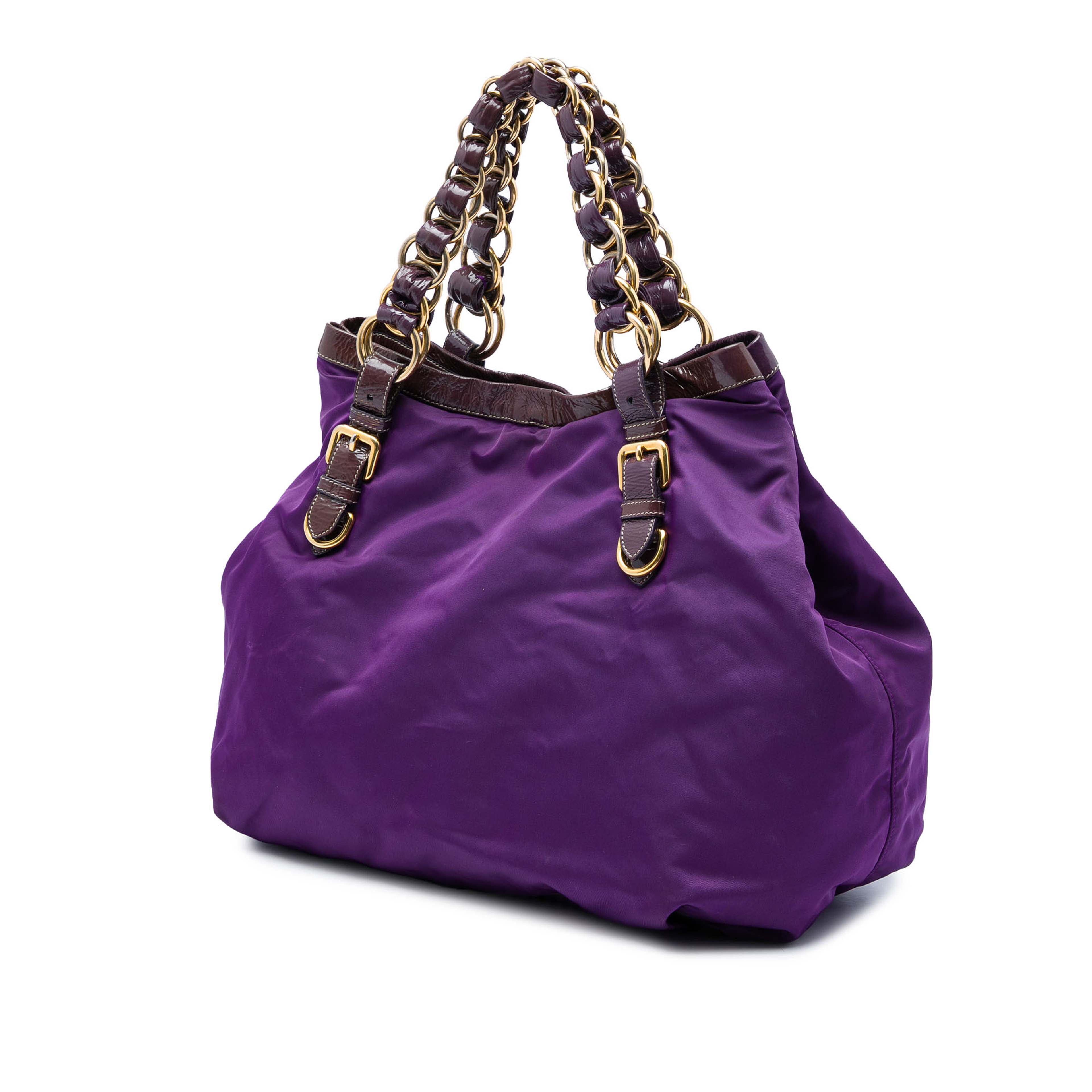 Prada Tessuto Handbag, från Luxclusif, i färgen purpur. Klicka för att öppna bilden i stort format